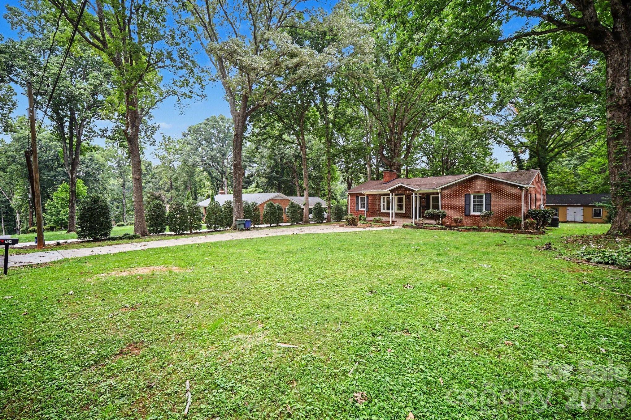 704 1st Avenue PL NE, Conover, NC 28613
