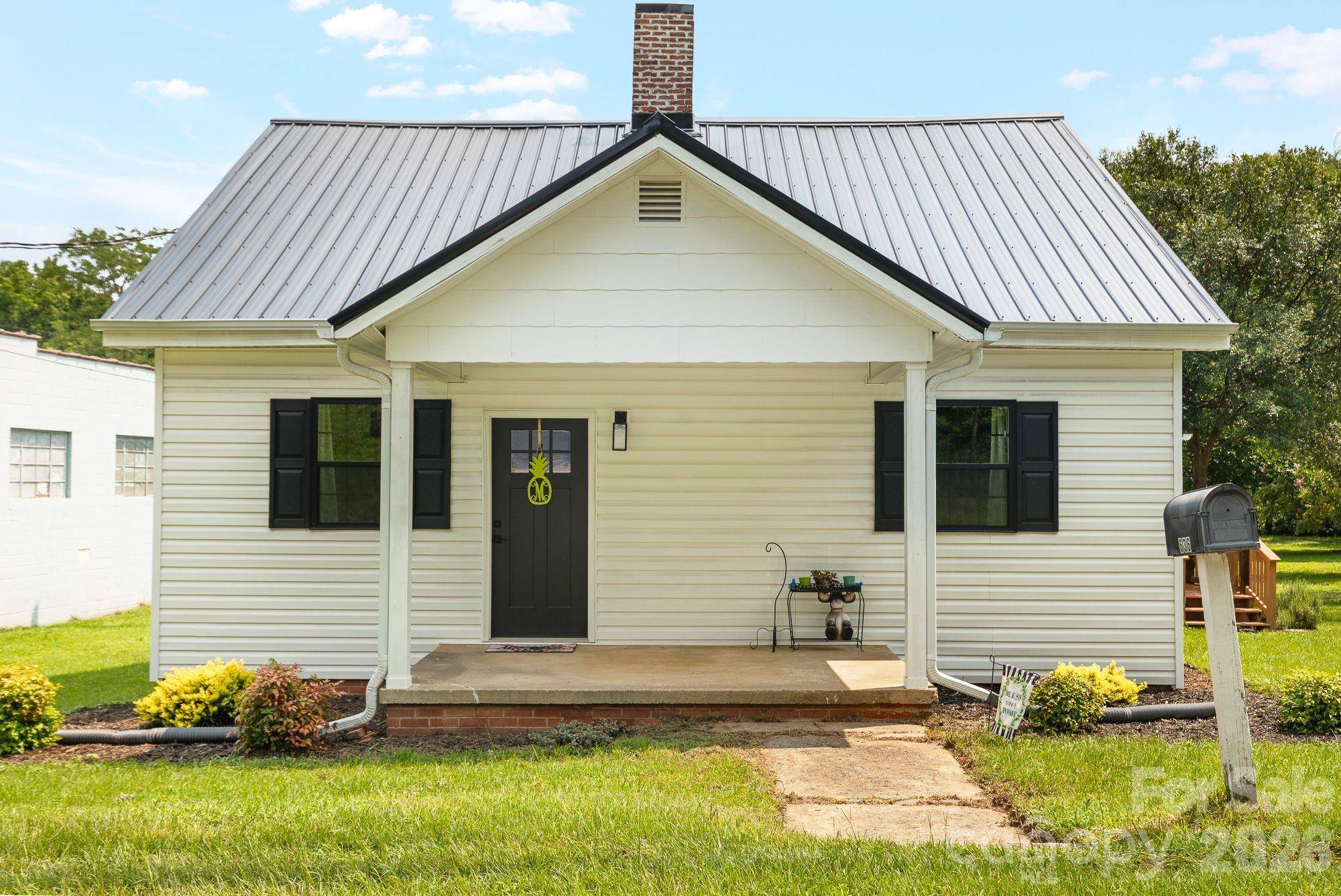 636 N Trade ST, Tryon, NC 28782