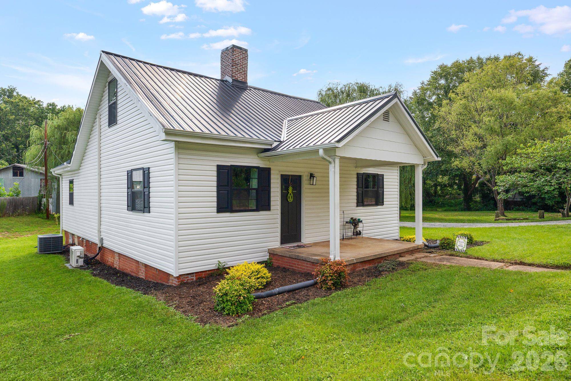 636 N Trade ST, Tryon, NC 28782