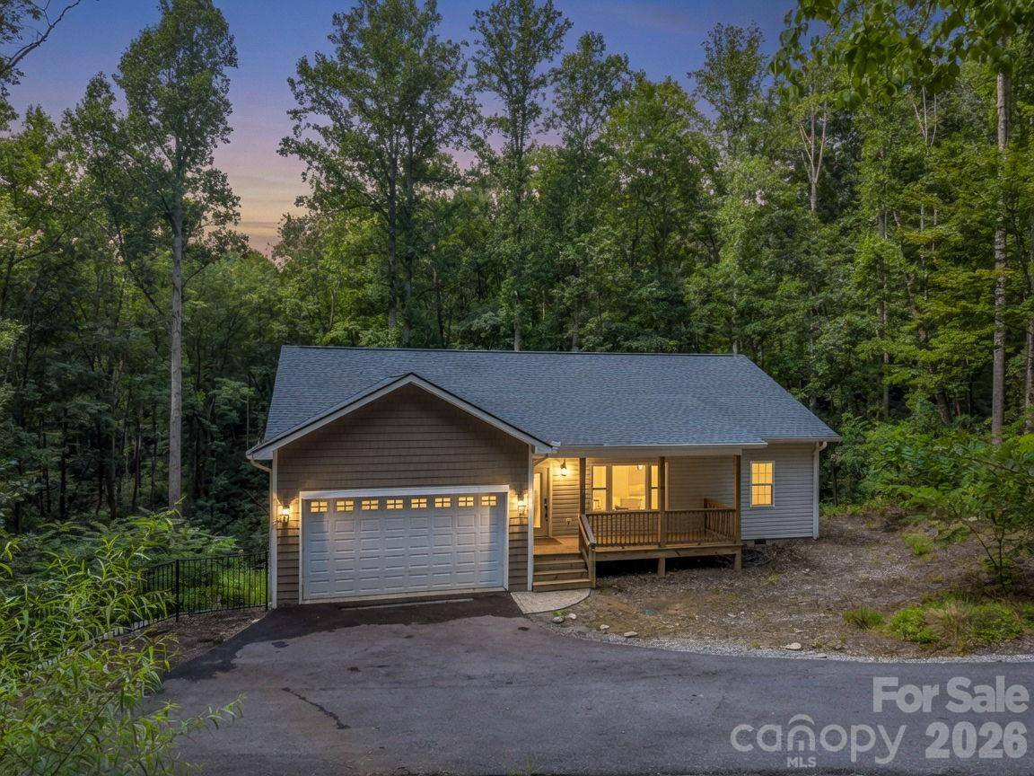 180 Ridgeview DR, Hendersonville, NC 28792