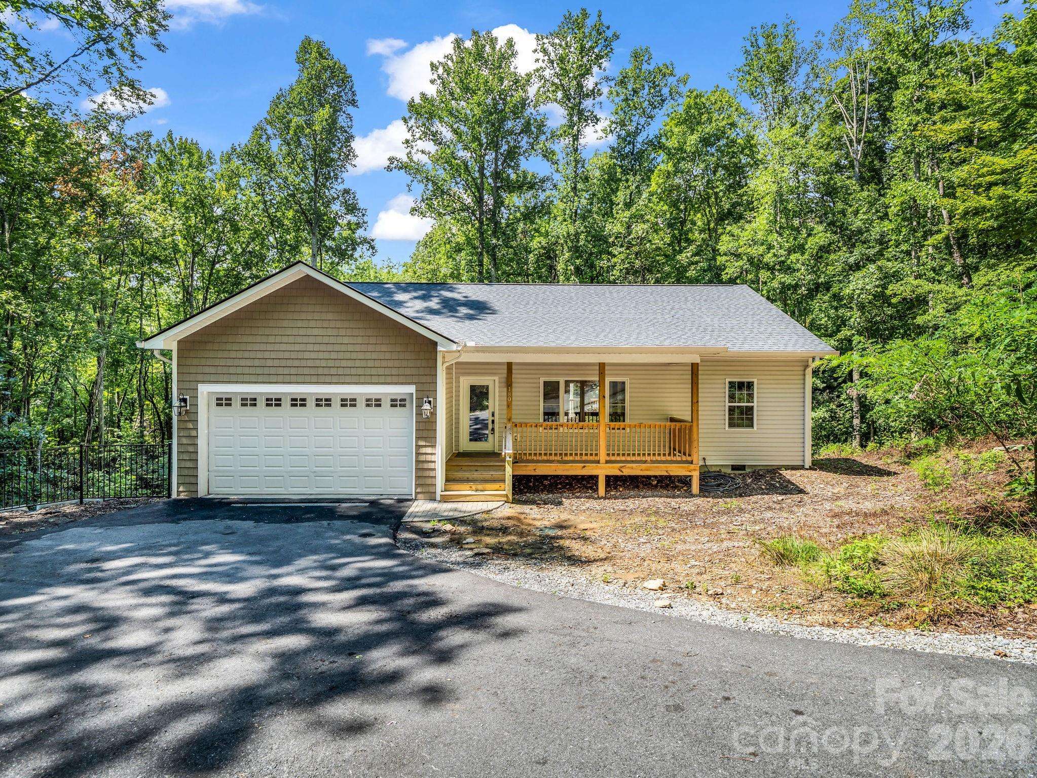 180 Ridgeview DR, Hendersonville, NC 28792