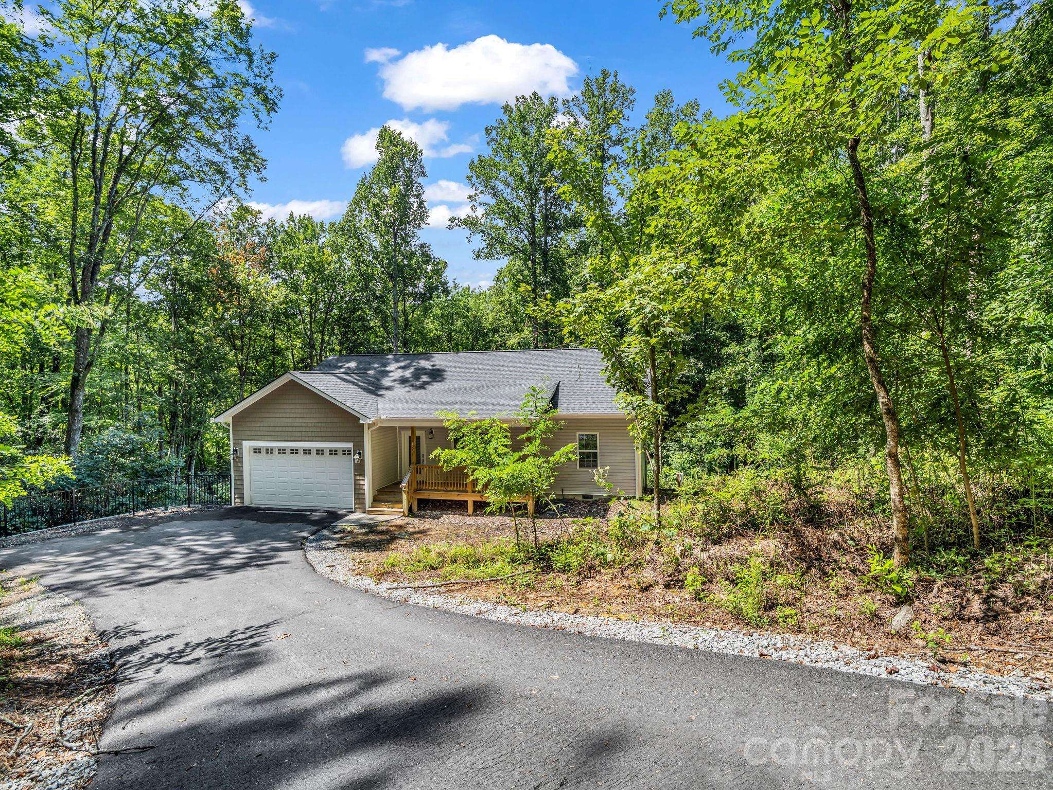 180 Ridgeview DR, Hendersonville, NC 28792