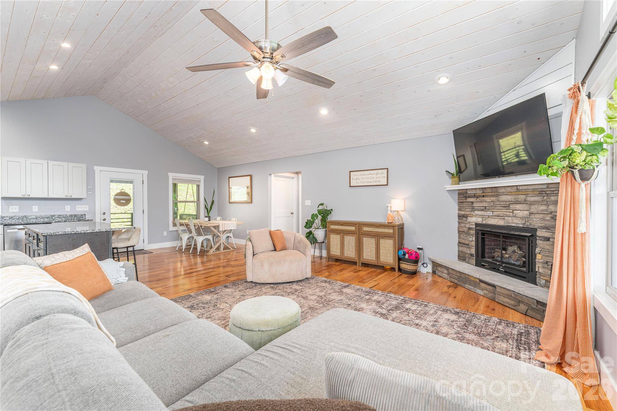 68 Clear View DR, Mars Hill, NC 28754