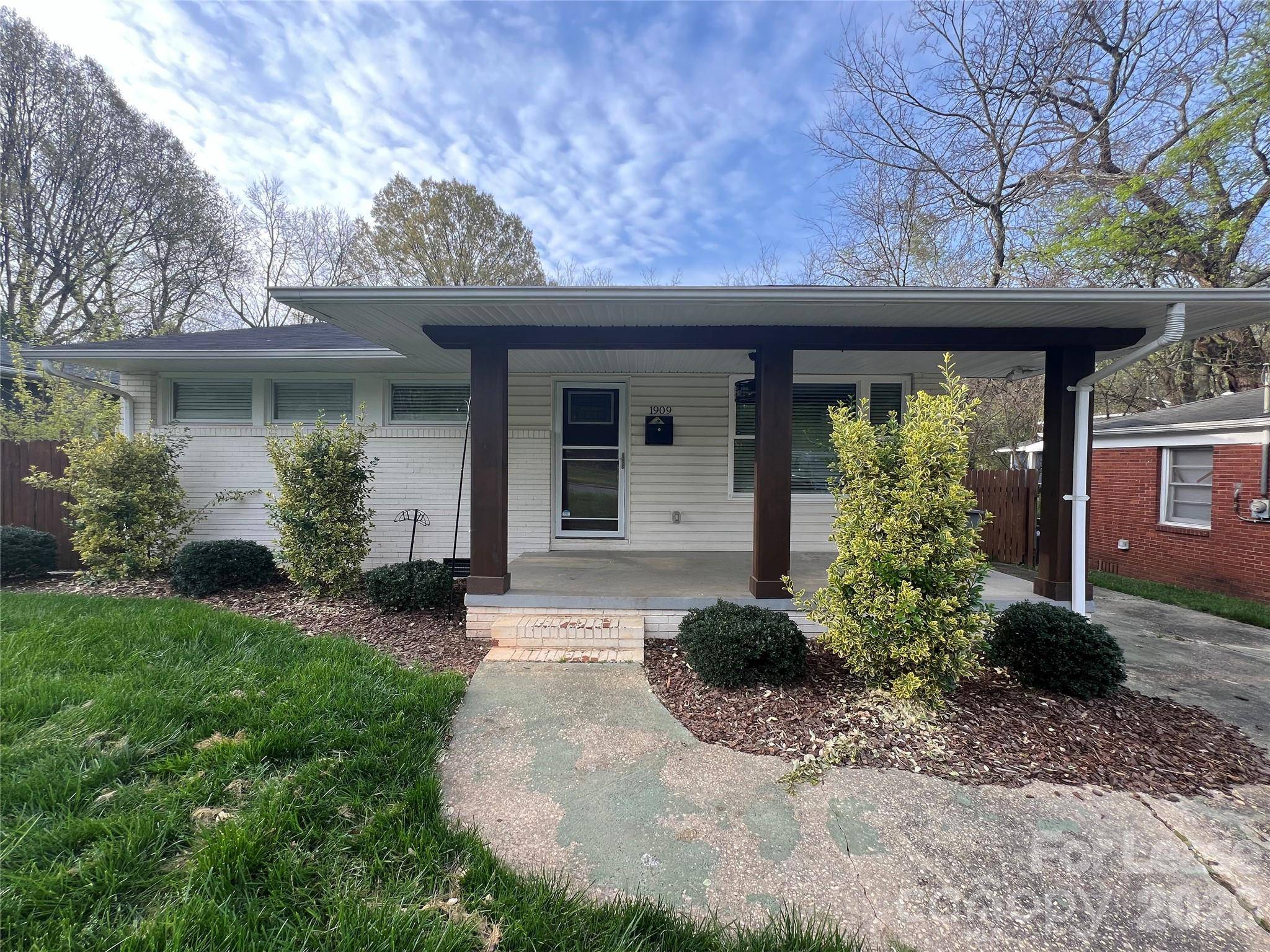 1909 St Luke ST, Charlotte, NC 28216