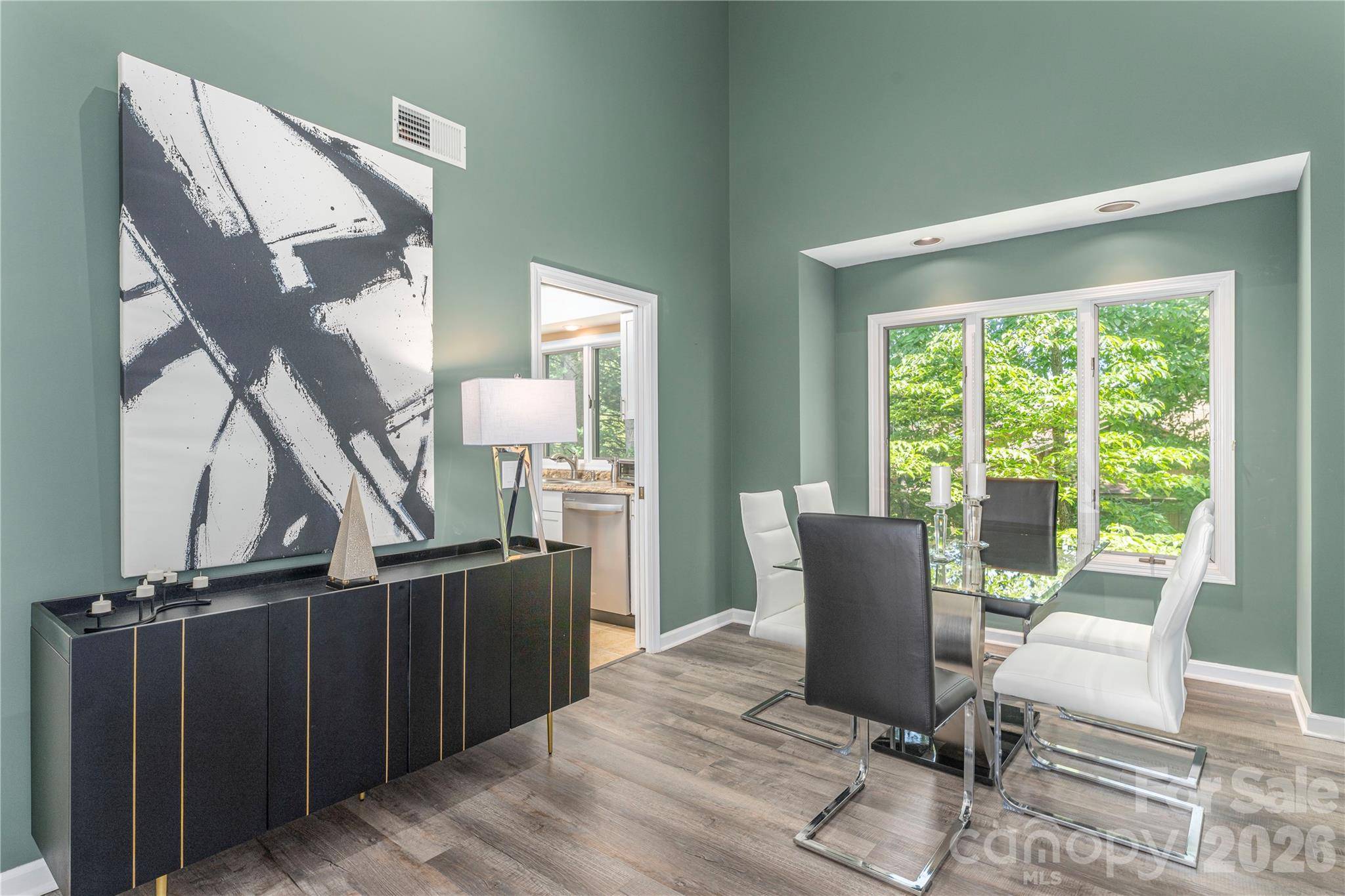 204 Live Oak LN, Hendersonville, NC 28791