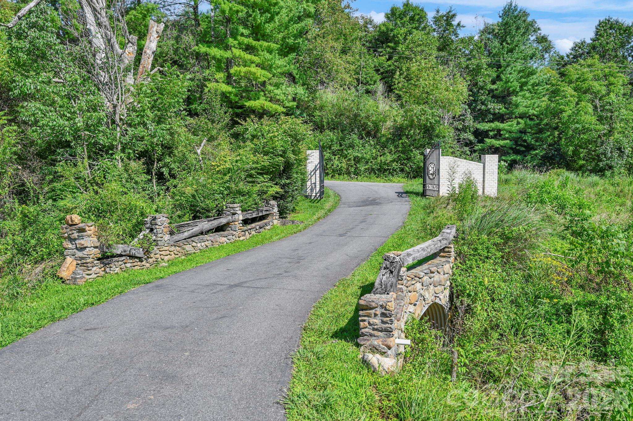 170 Bull Creek RD, Mars Hill, NC 28754