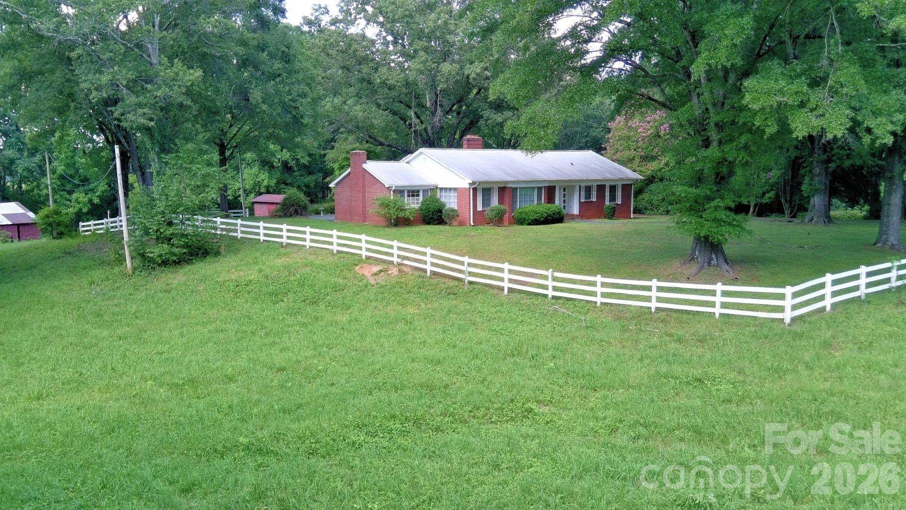 17 E Murray ST, Maiden, NC 28650