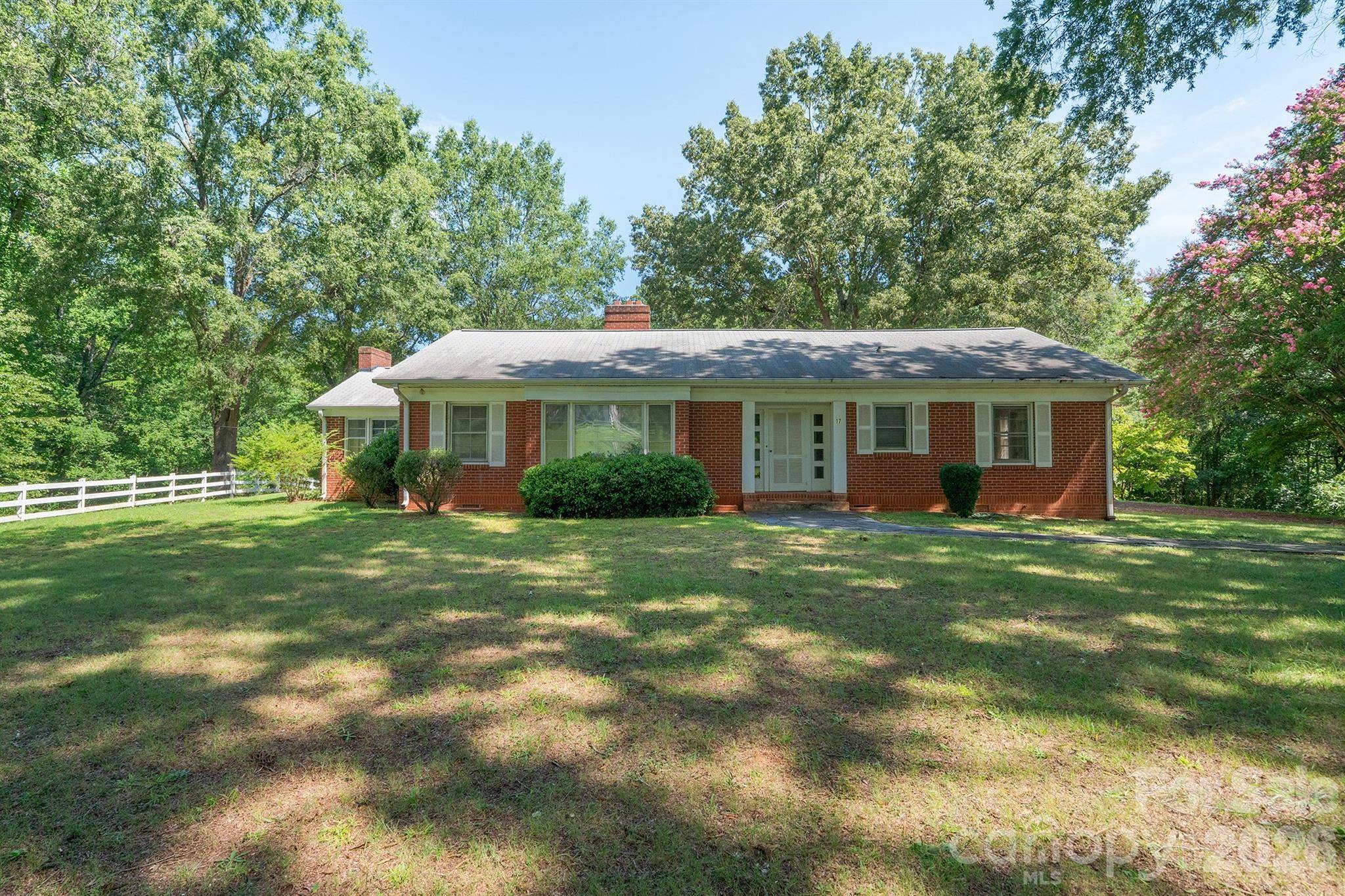 17 E Murray ST, Maiden, NC 28650