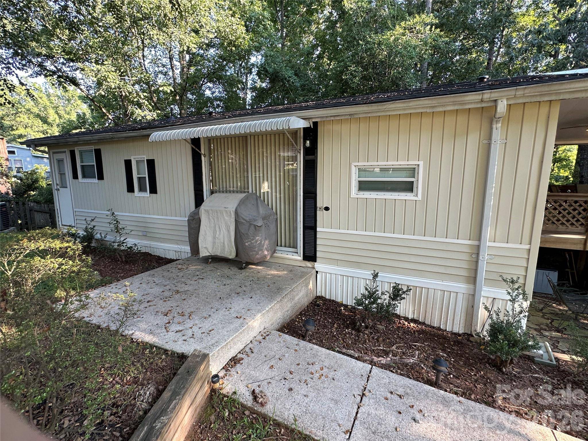 111 Hickory CIR, New London, NC 28127