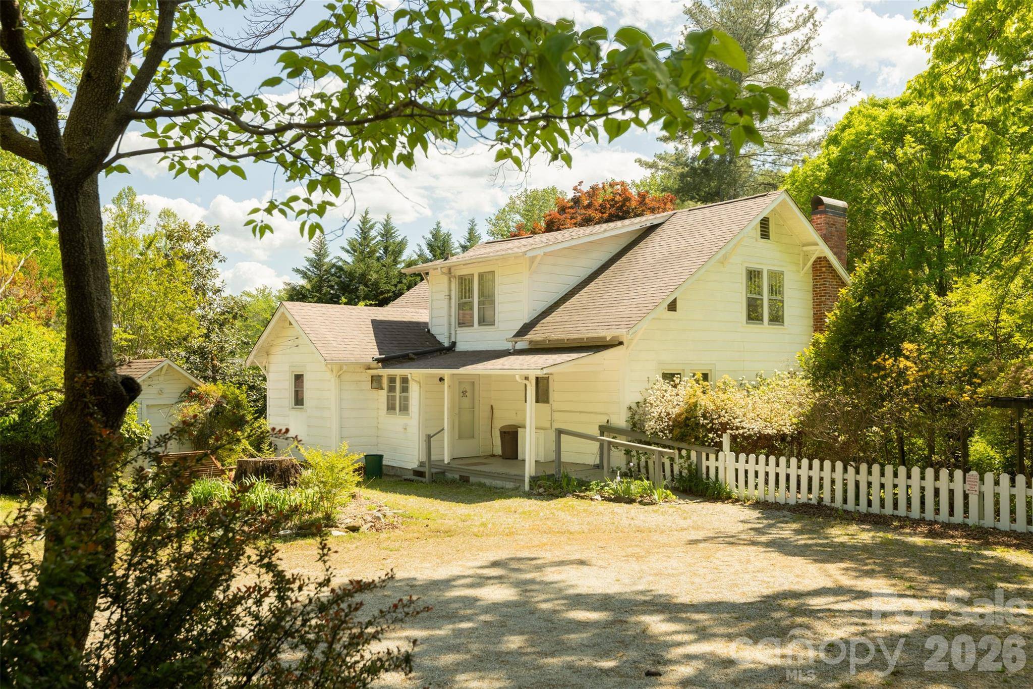 484 Yancey RD, Marion, NC 28752