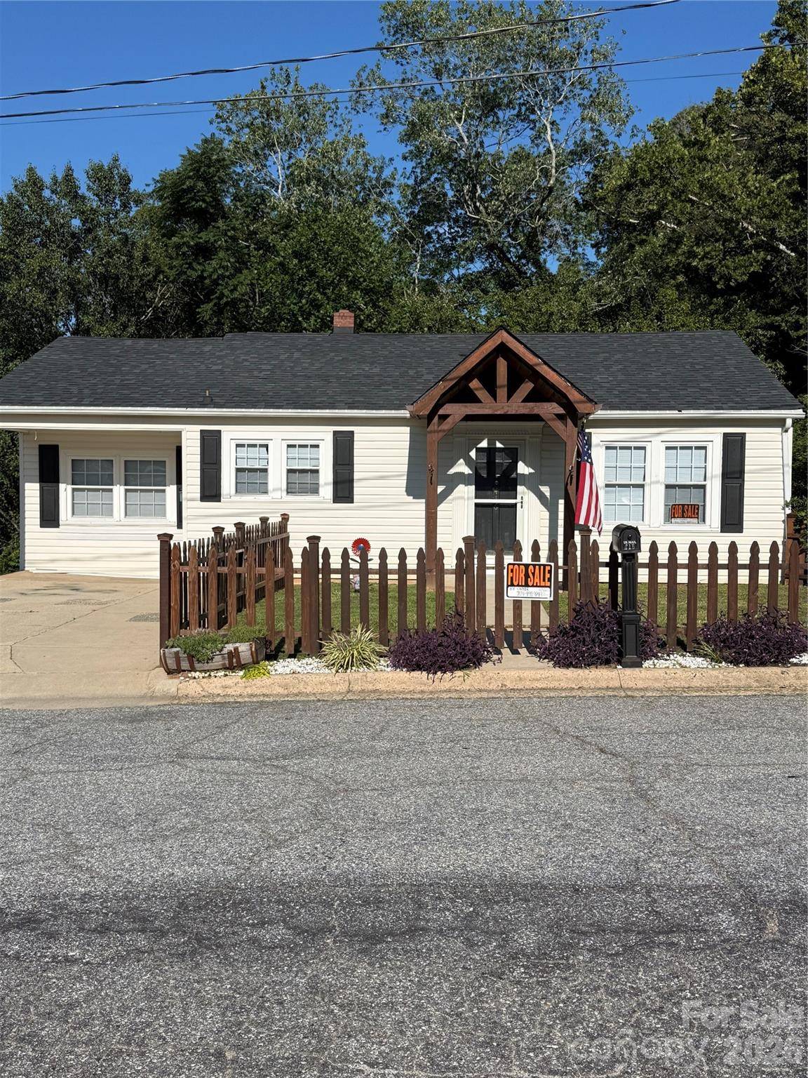 416 Edgewood DR SW, Lenoir, NC 28645