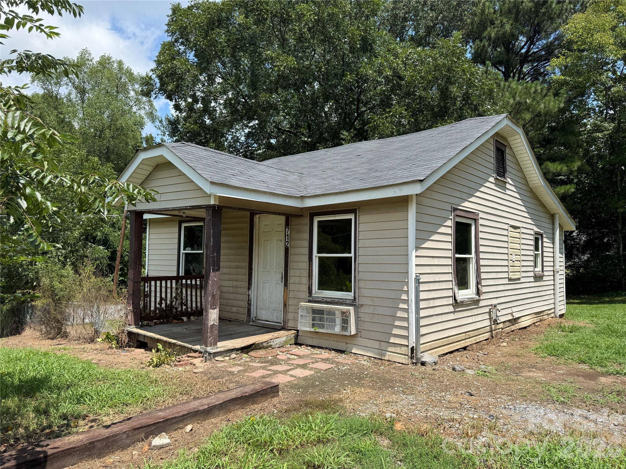 712 N Myrtle ST, Gastonia, NC 28052