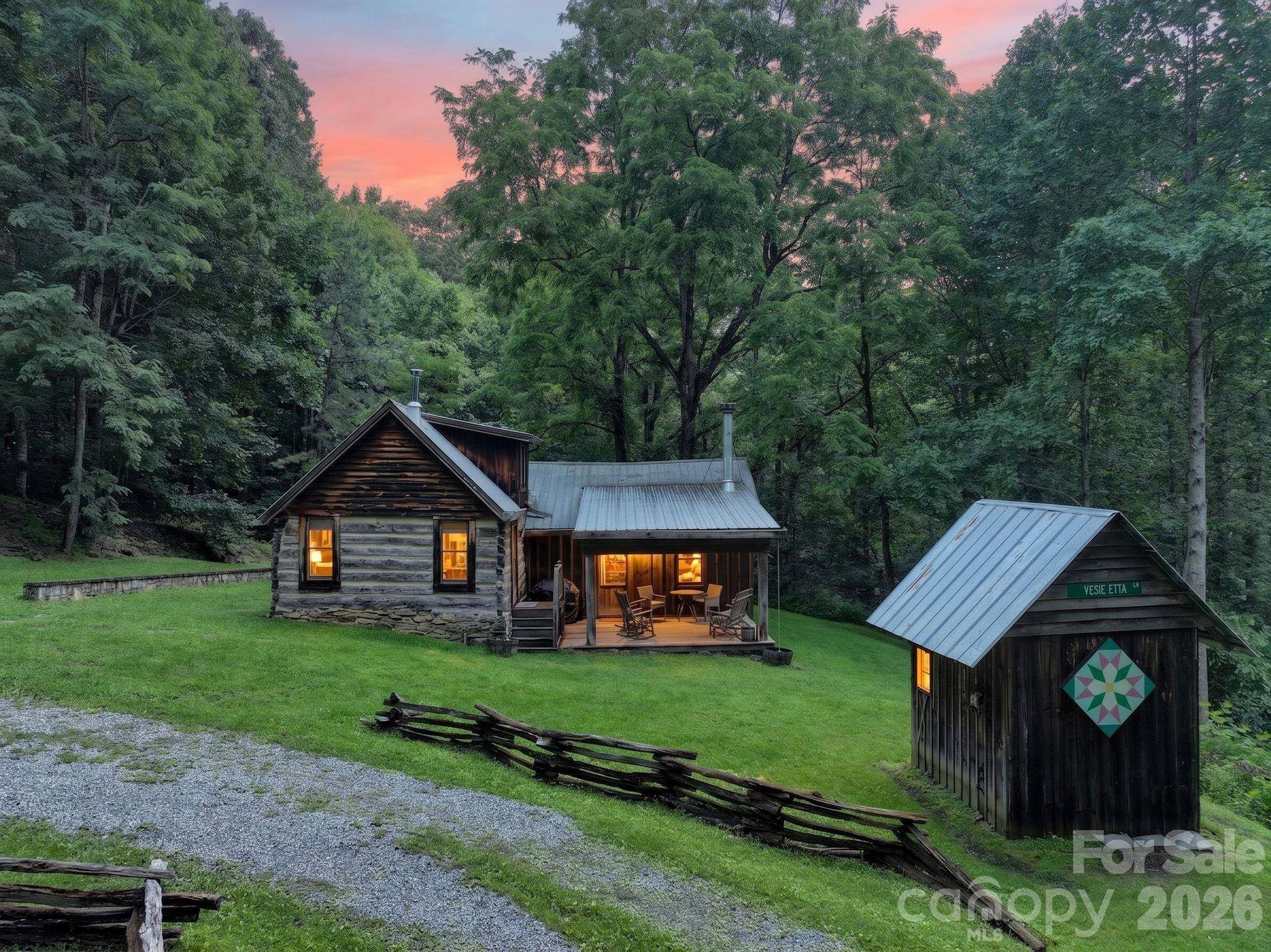 142 Marquis LN, Waynesville, NC 28785