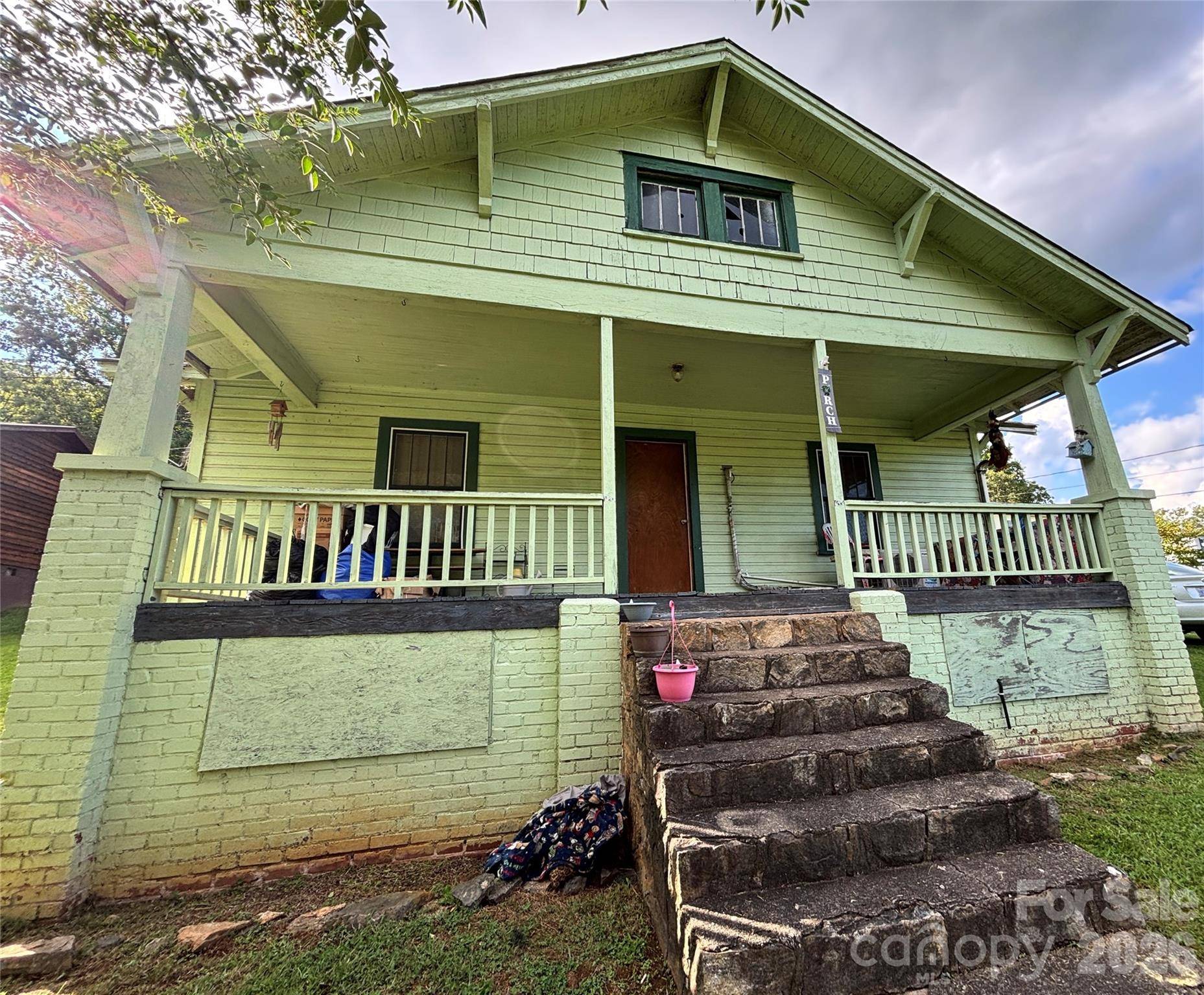 1102 Regal PL NW, Lenoir, NC 28645