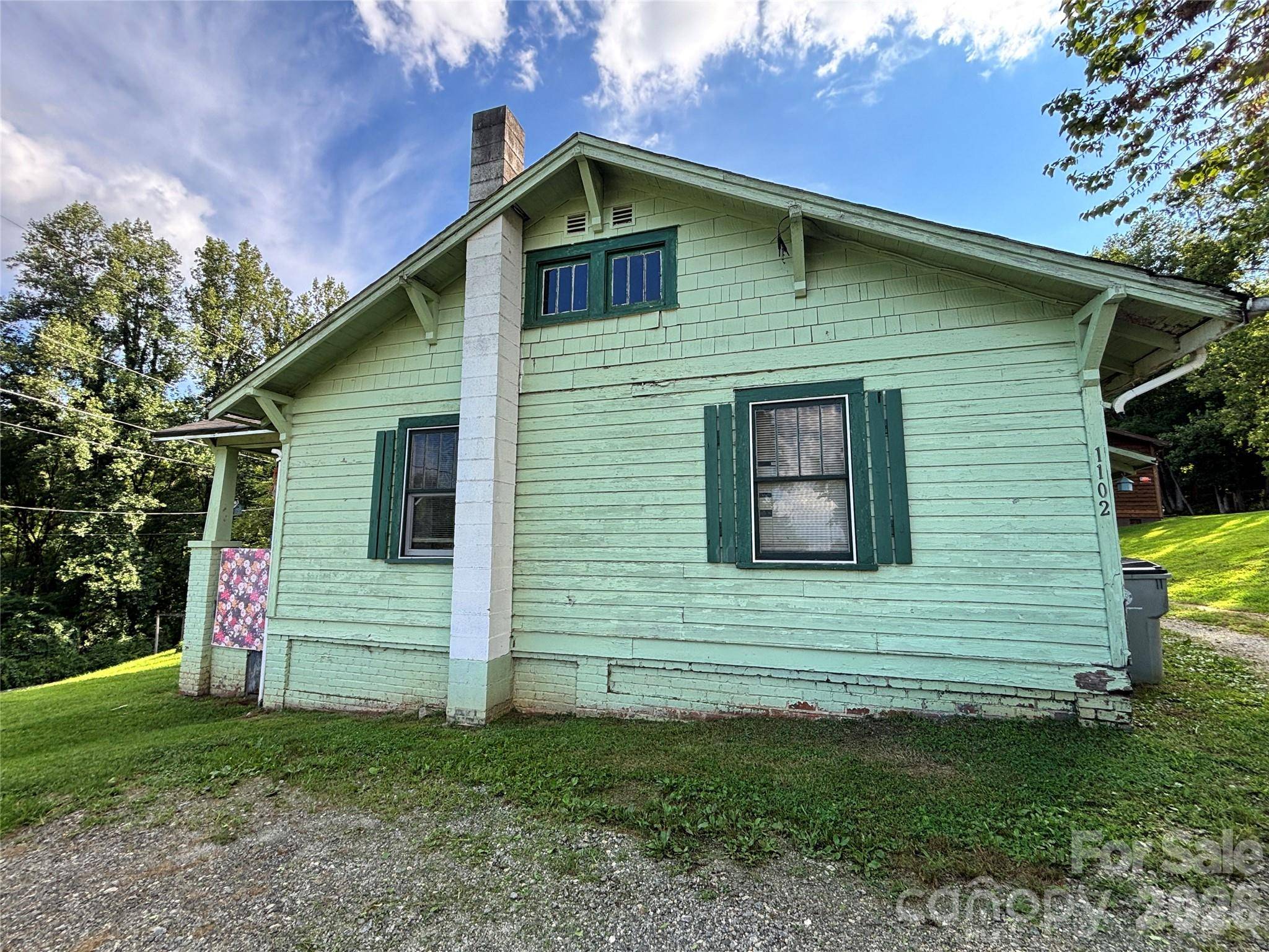 1102 Regal PL NW, Lenoir, NC 28645