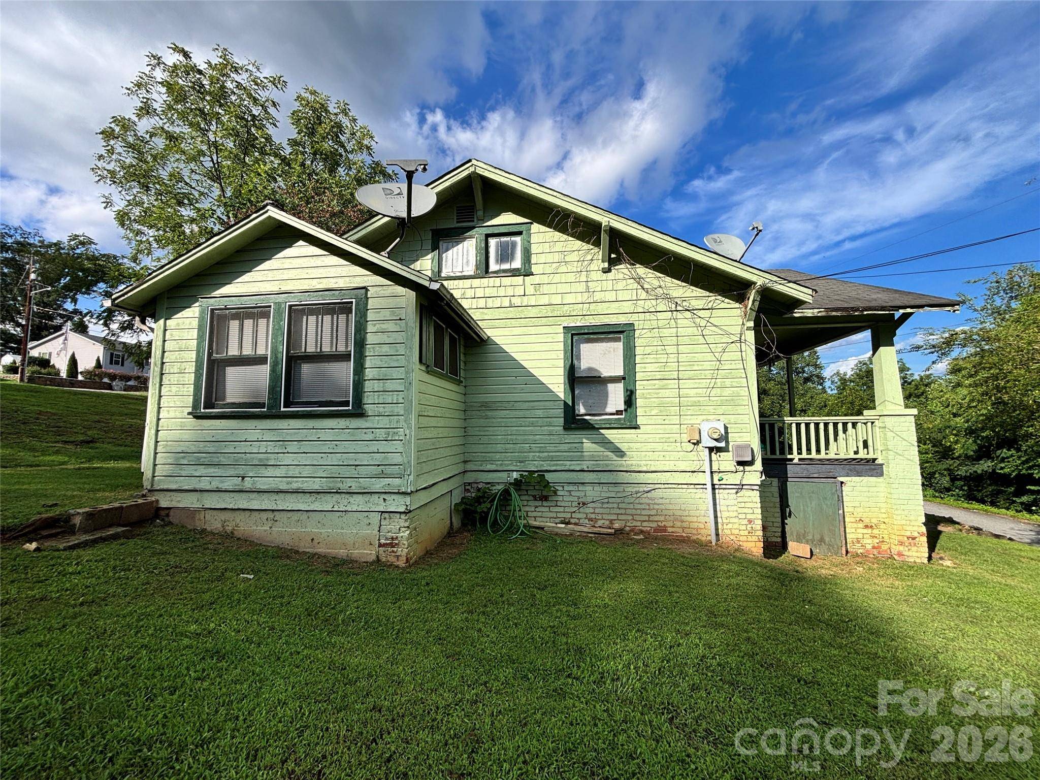 1102 Regal PL NW, Lenoir, NC 28645