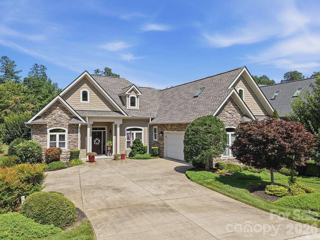 134 Whistlewood LN, Hendersonville, NC 28739
