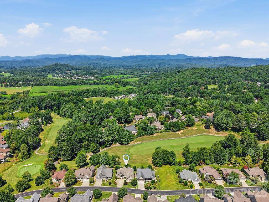 134 Whistlewood LN, Hendersonville, NC 28739