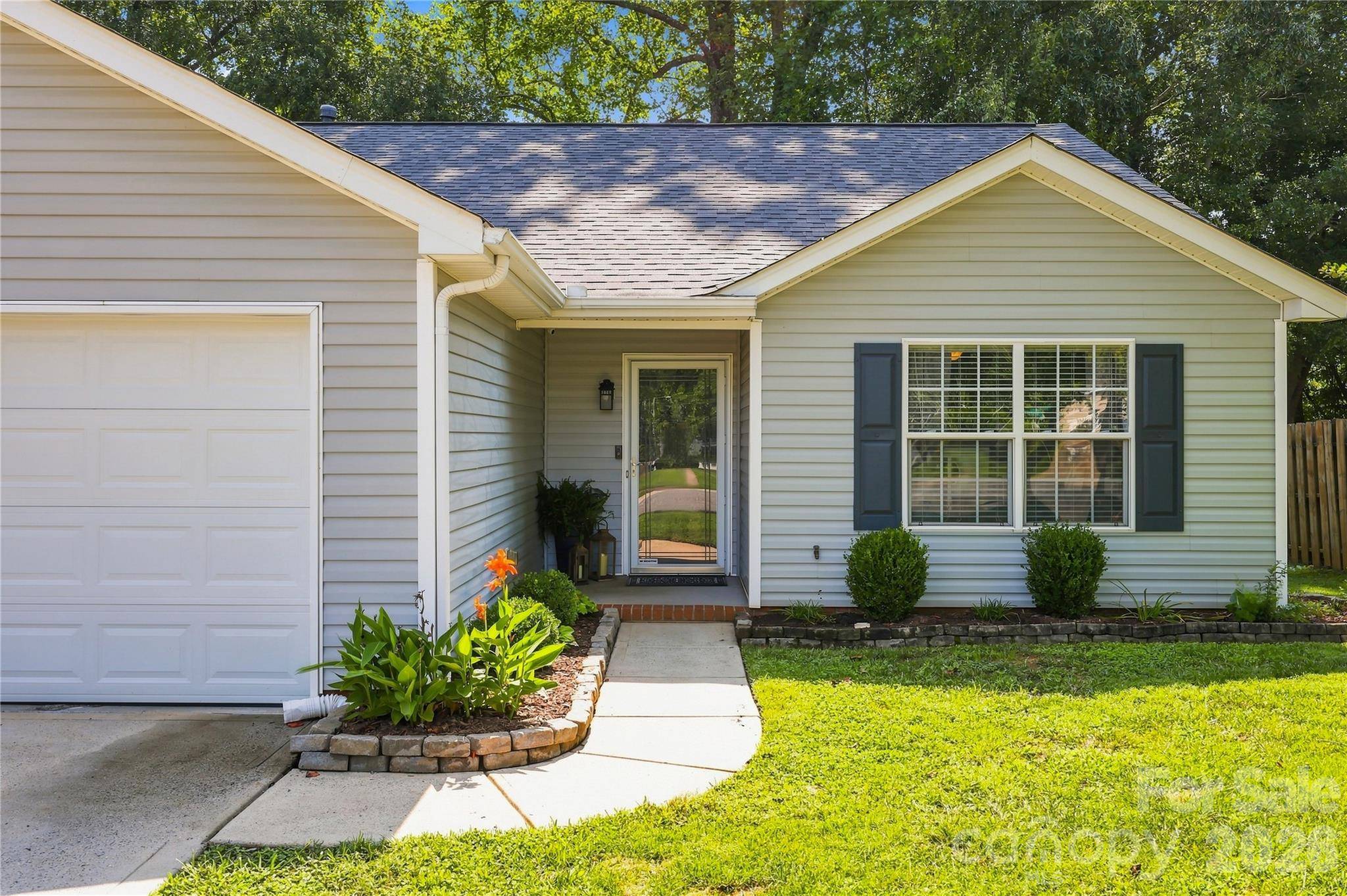 512 River View DR, Lowell, NC 28098