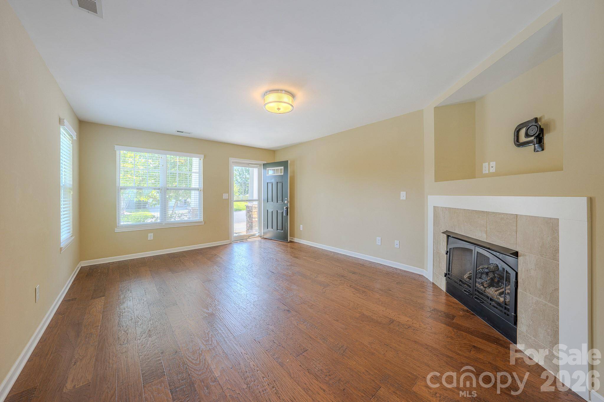 19 Barnett Shoals DR, Weaverville, NC 28787