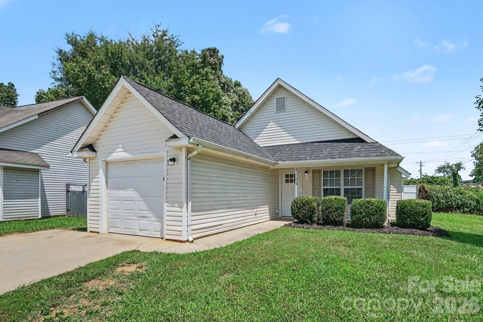 4104 Canyon Creek LN, Charlotte, NC 28216