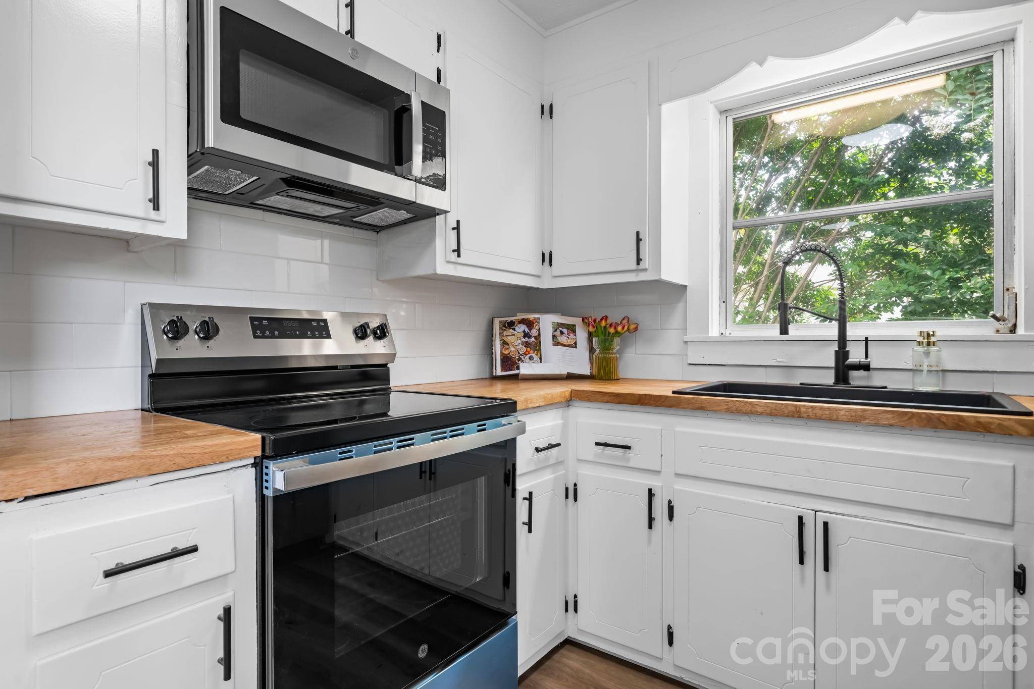 24 Midway ST, Granite Falls, NC 28630
