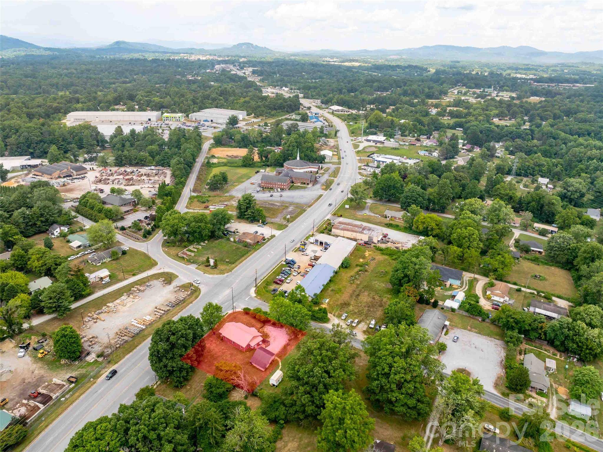 103 E King ST, East Flat Rock, NC 28726