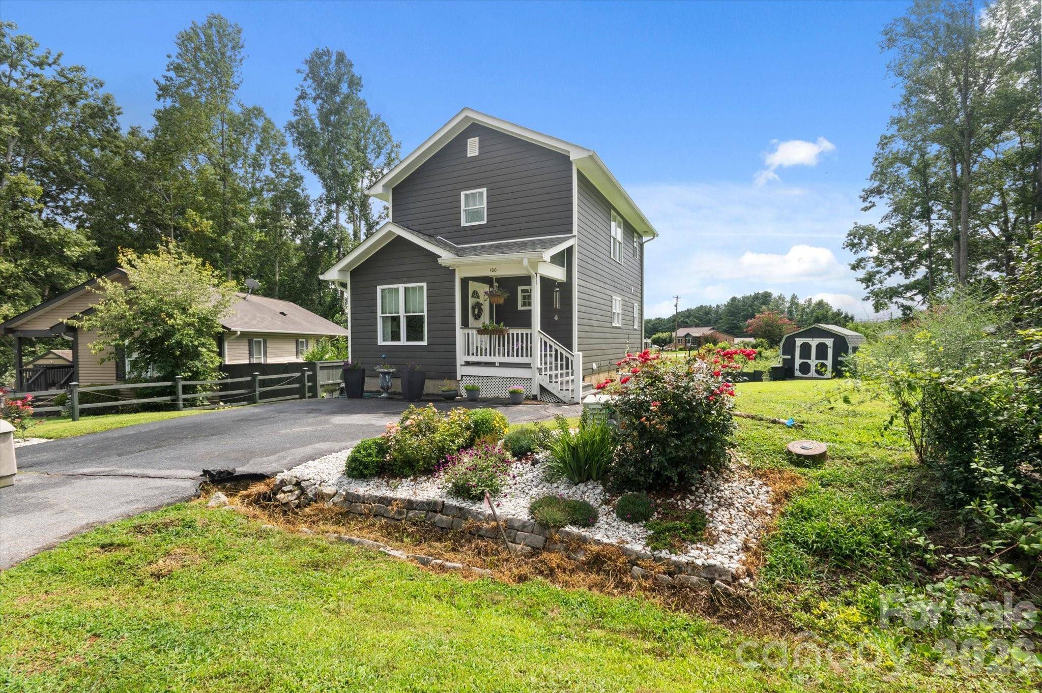 100 Victoria Springs DR, Flat Rock, NC 28731