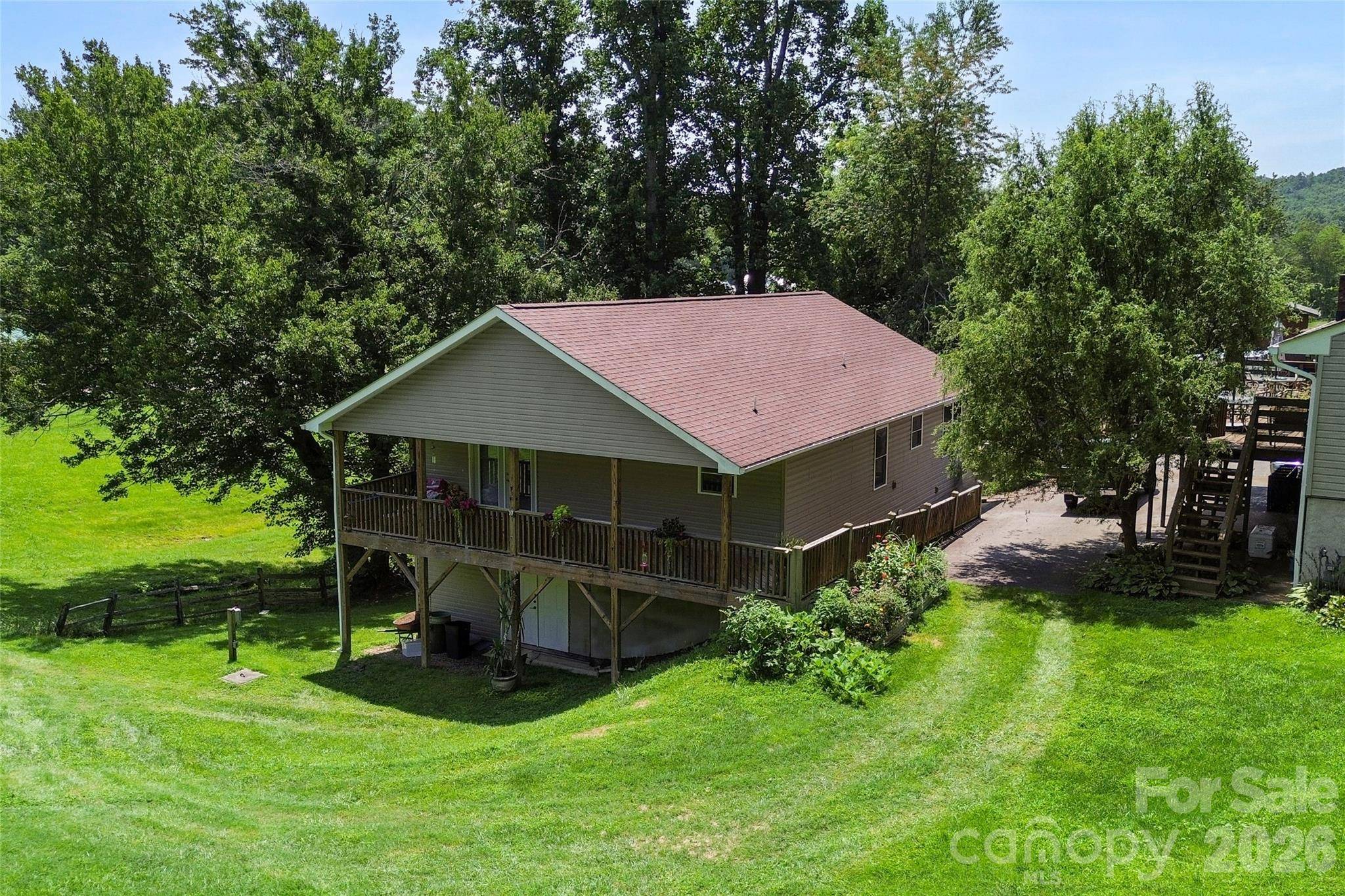 611 Pole Creasman RD, Asheville, NC 28806