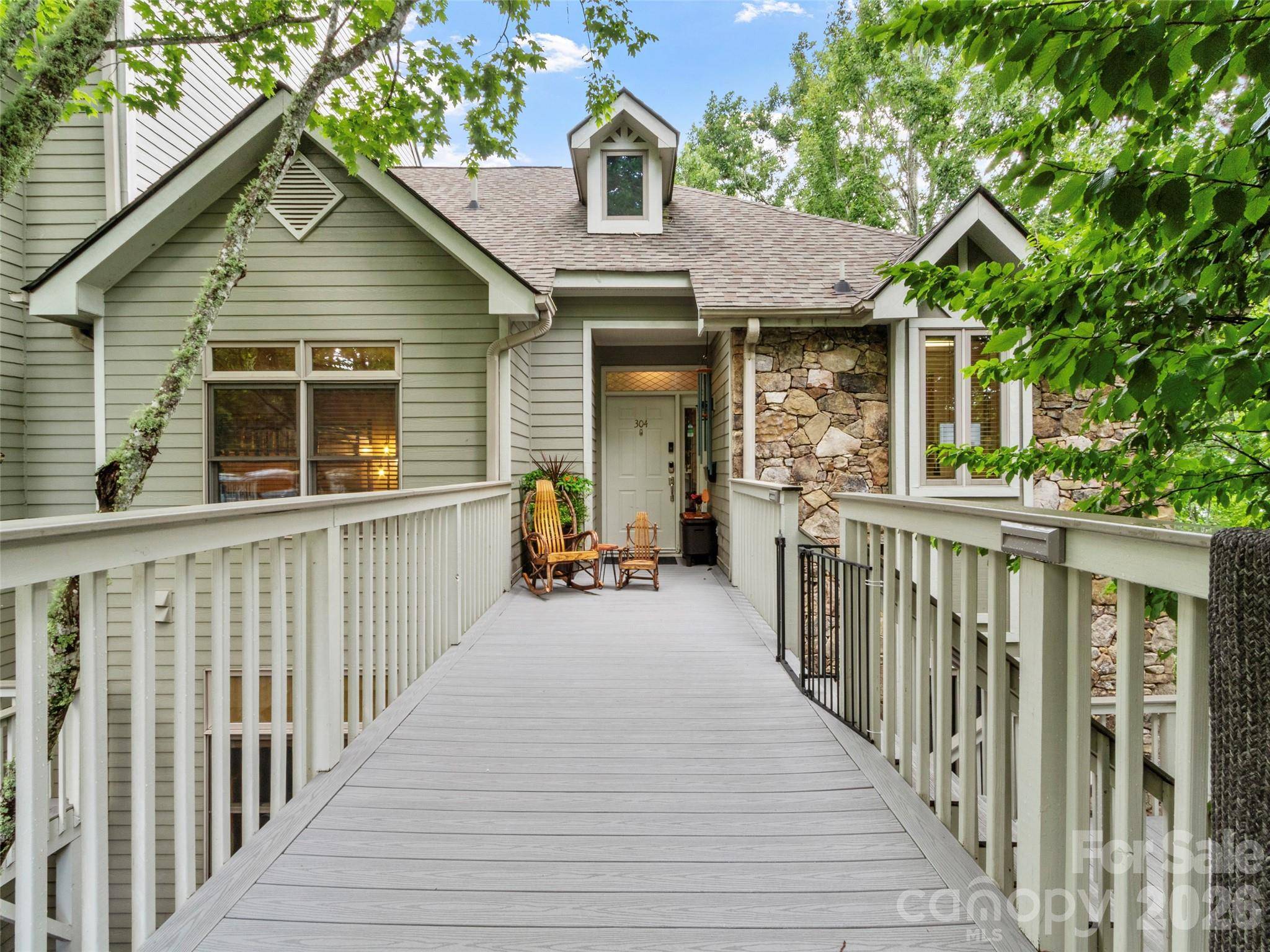10 Stoney Falls LOOP #304, Burnsville, NC 28714
