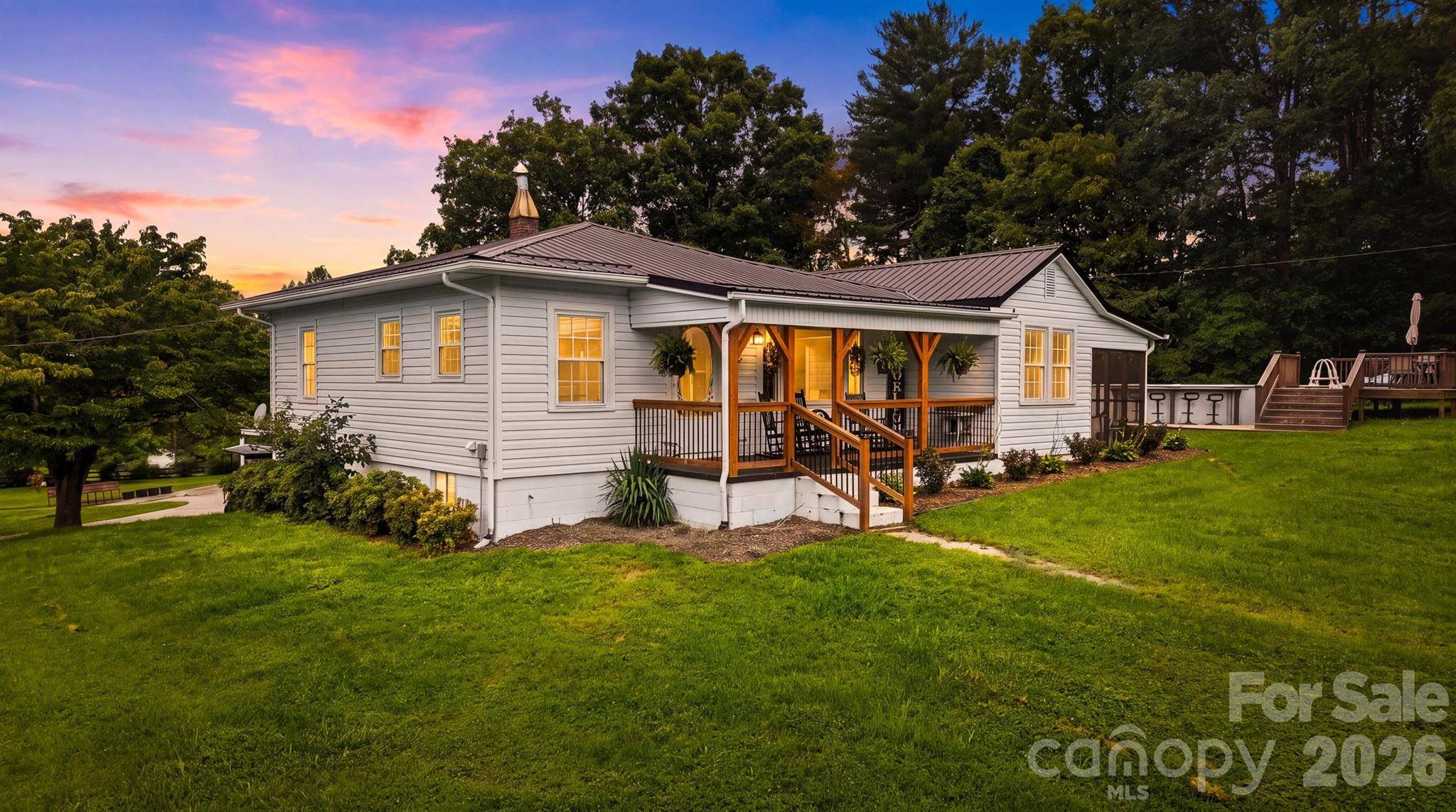 1706 Oakmont DR, Lenoir, NC 28645