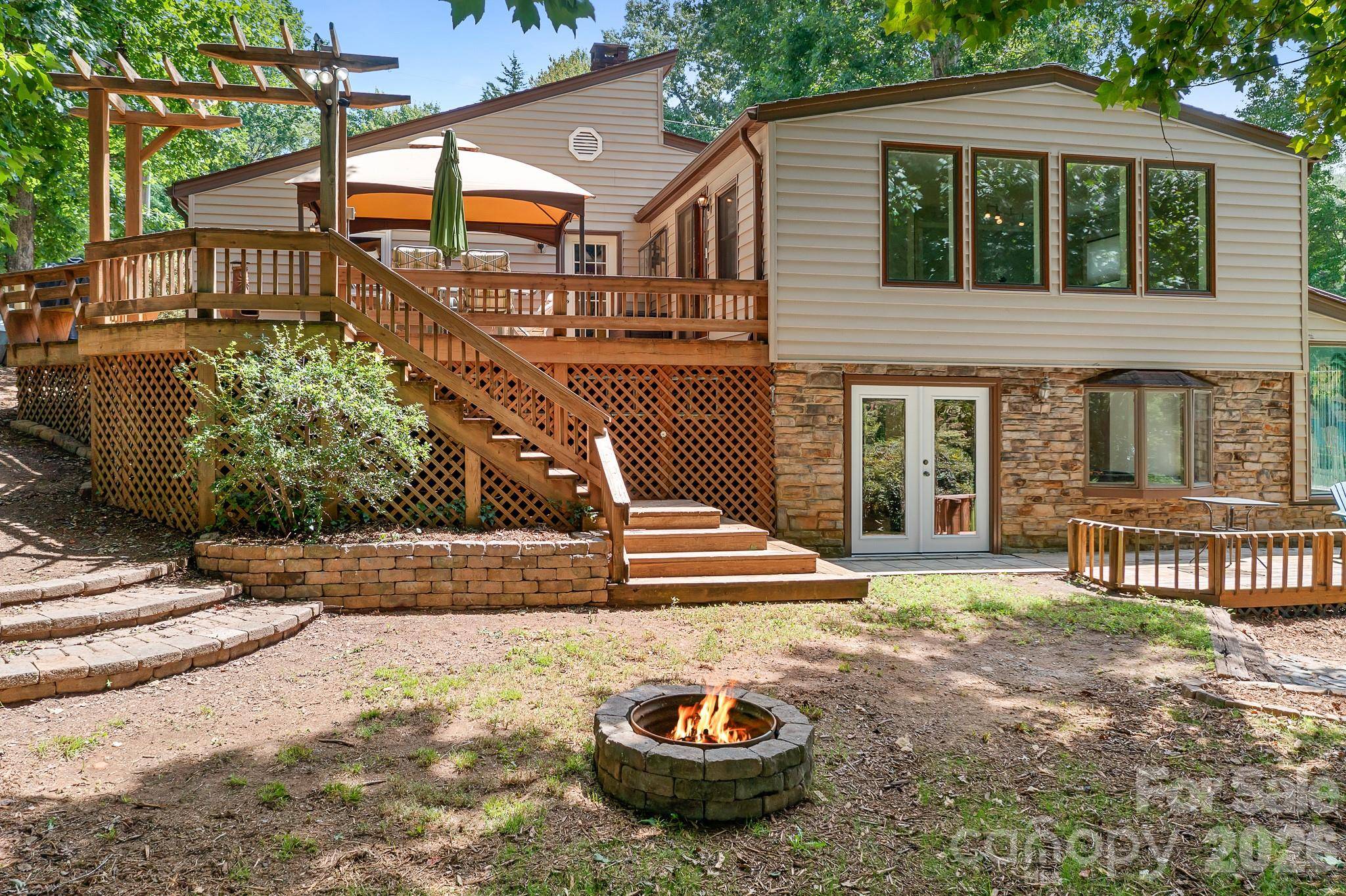 7224 Right Angle ST, Sherrills Ford, NC 28673