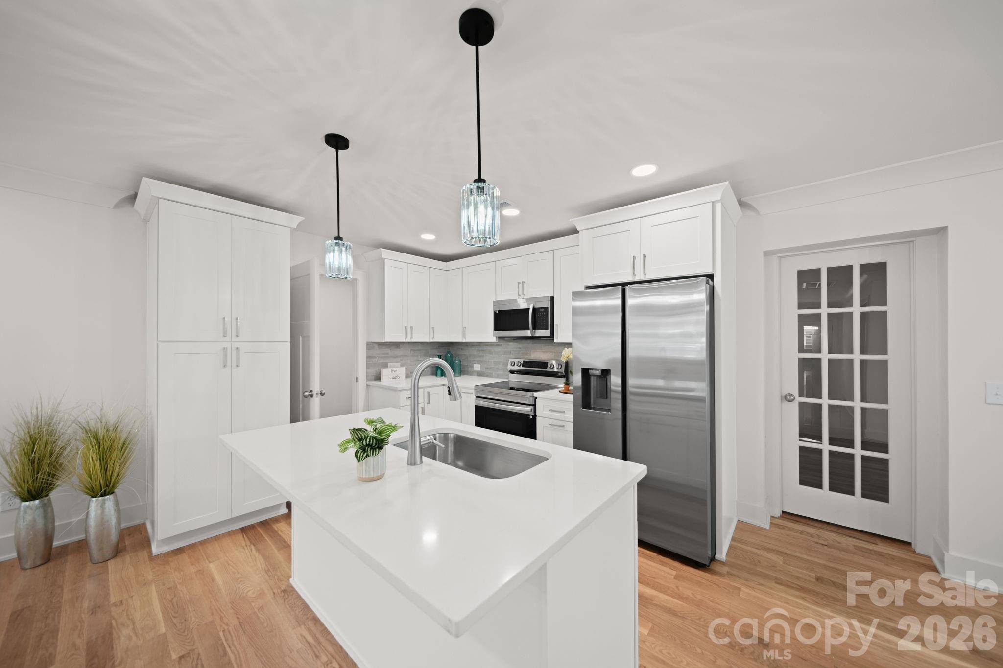 1041 Watts DR, Charlotte, NC 28216