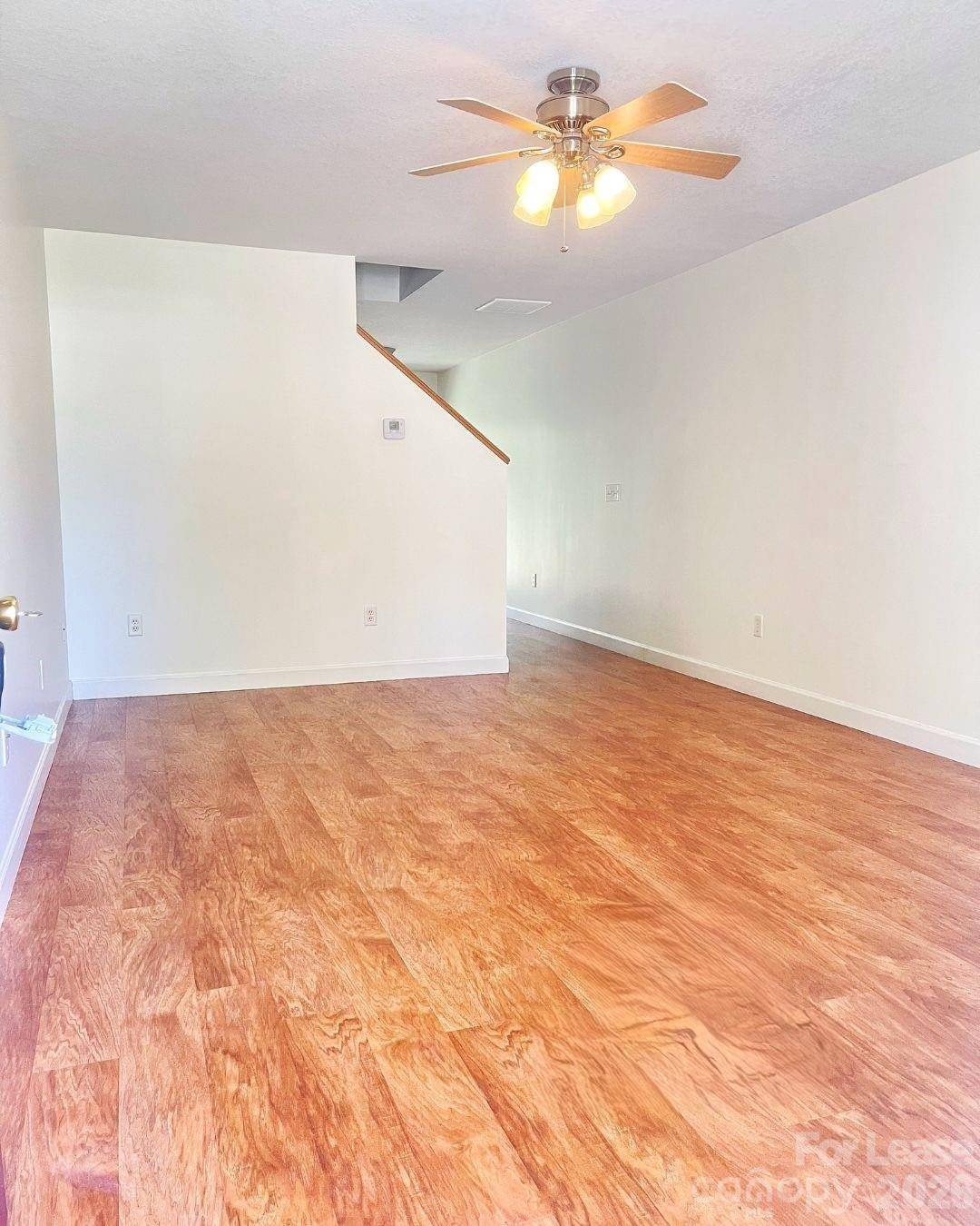 25 Meredith DR, Hendersonville, NC 28792