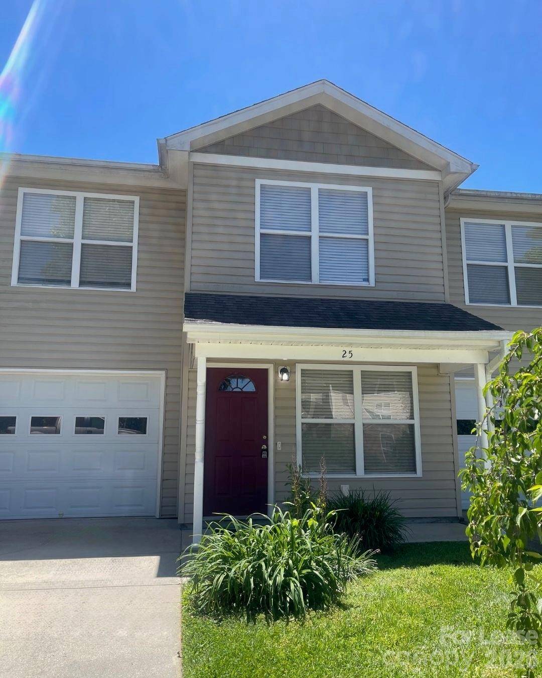 25 Meredith DR, Hendersonville, NC 28792