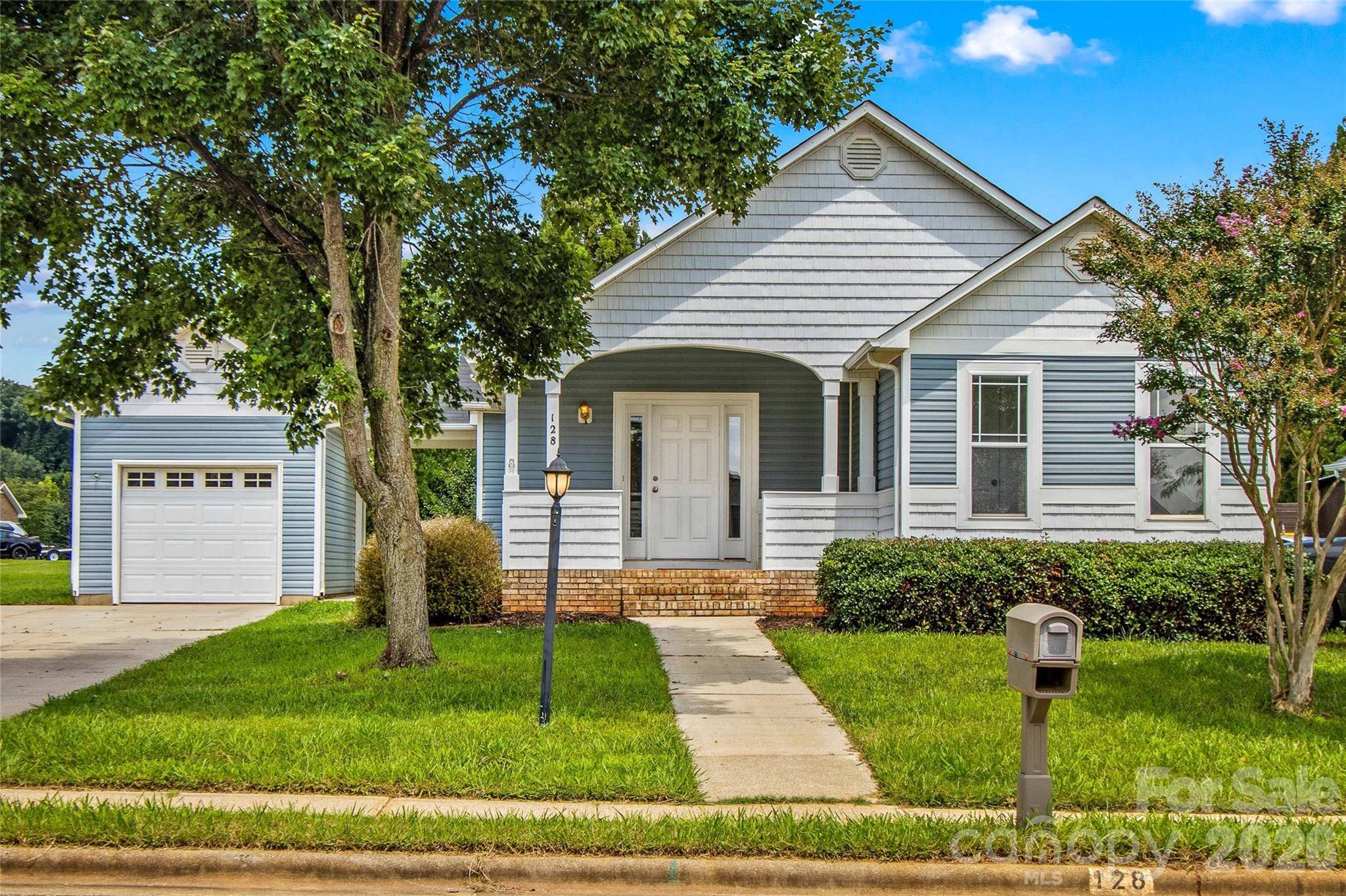 128 Tarrington DR, Statesville, NC 28625