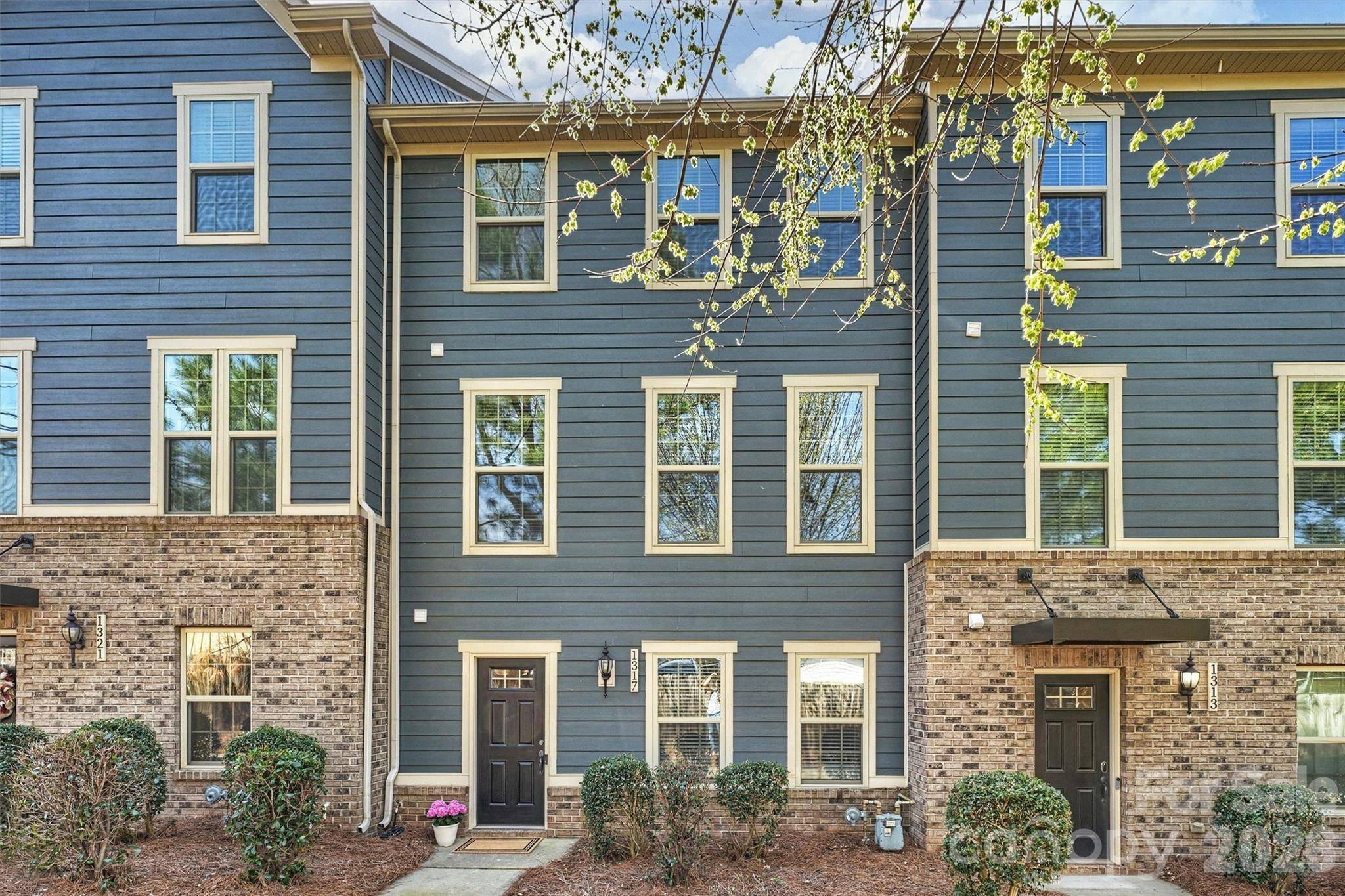 1317 Queen Lyon CT, Charlotte, NC 28205