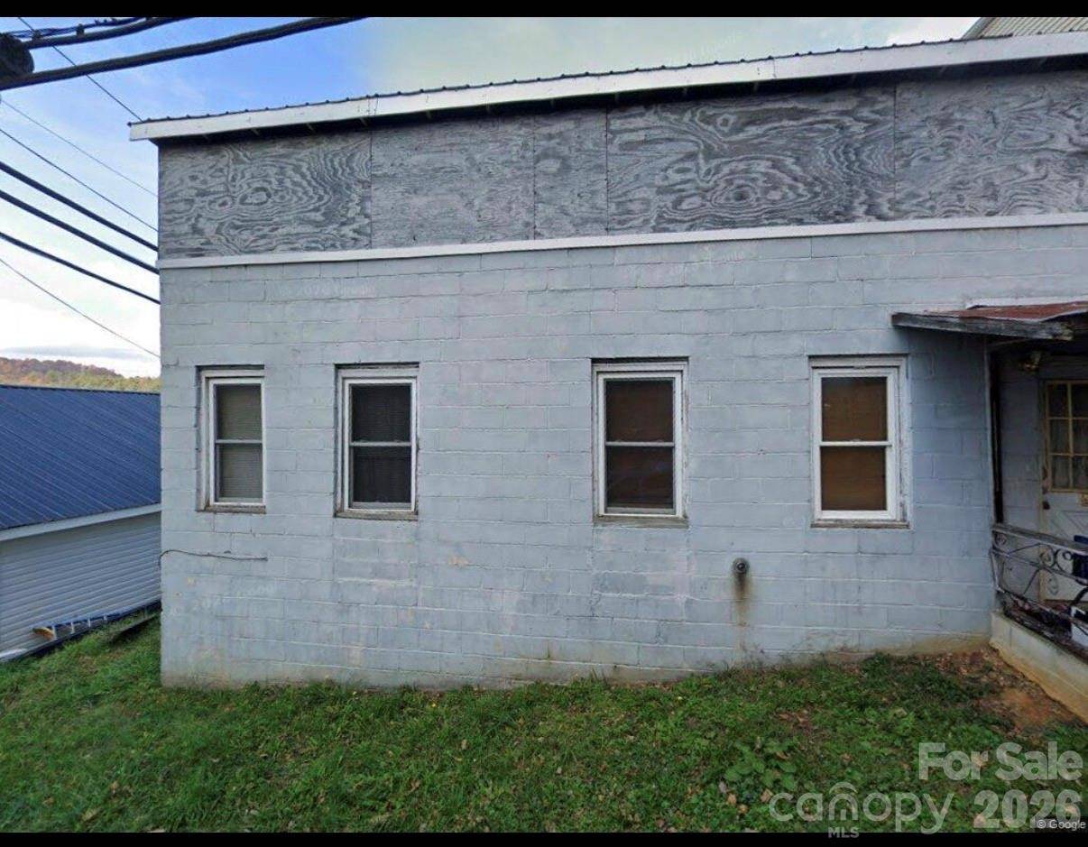 24 Millsaps ST, Robbinsville, NC 28771