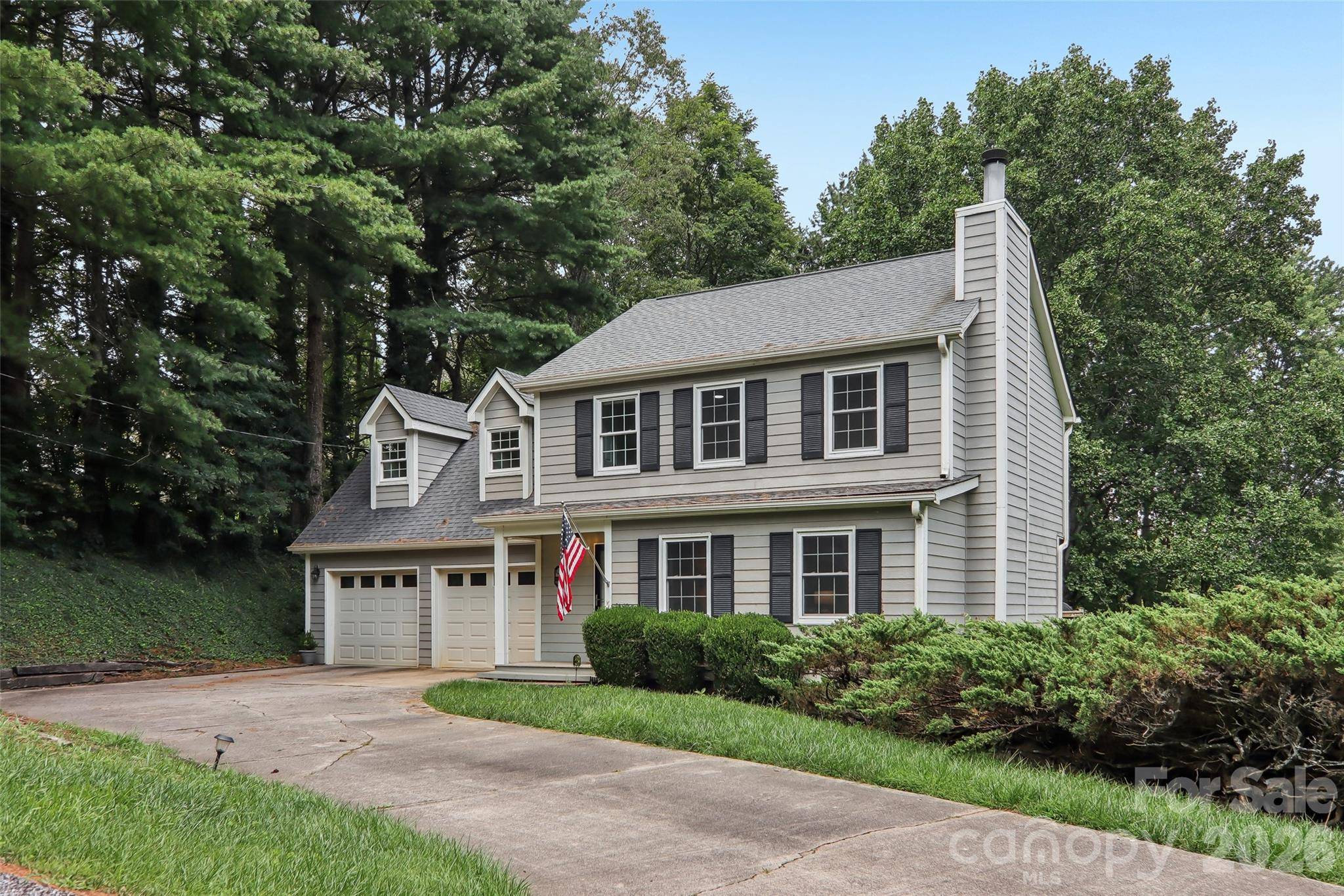 70 Acorn LN, Clyde, NC 28721