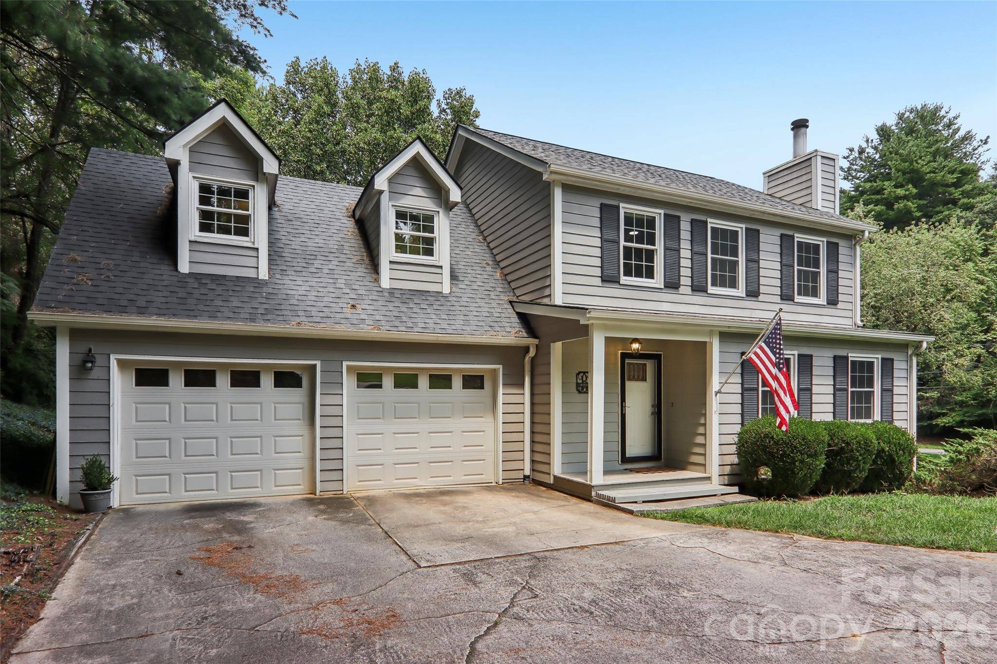 70 Acorn LN, Clyde, NC 28721