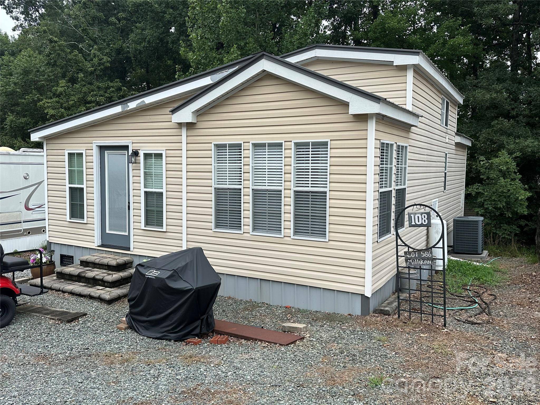 108 Hummingbird CIR, New London, NC 28127
