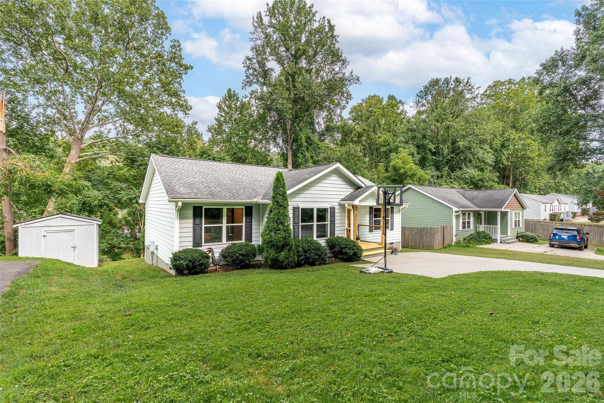 102 Iris ST, Asheville, NC 28803