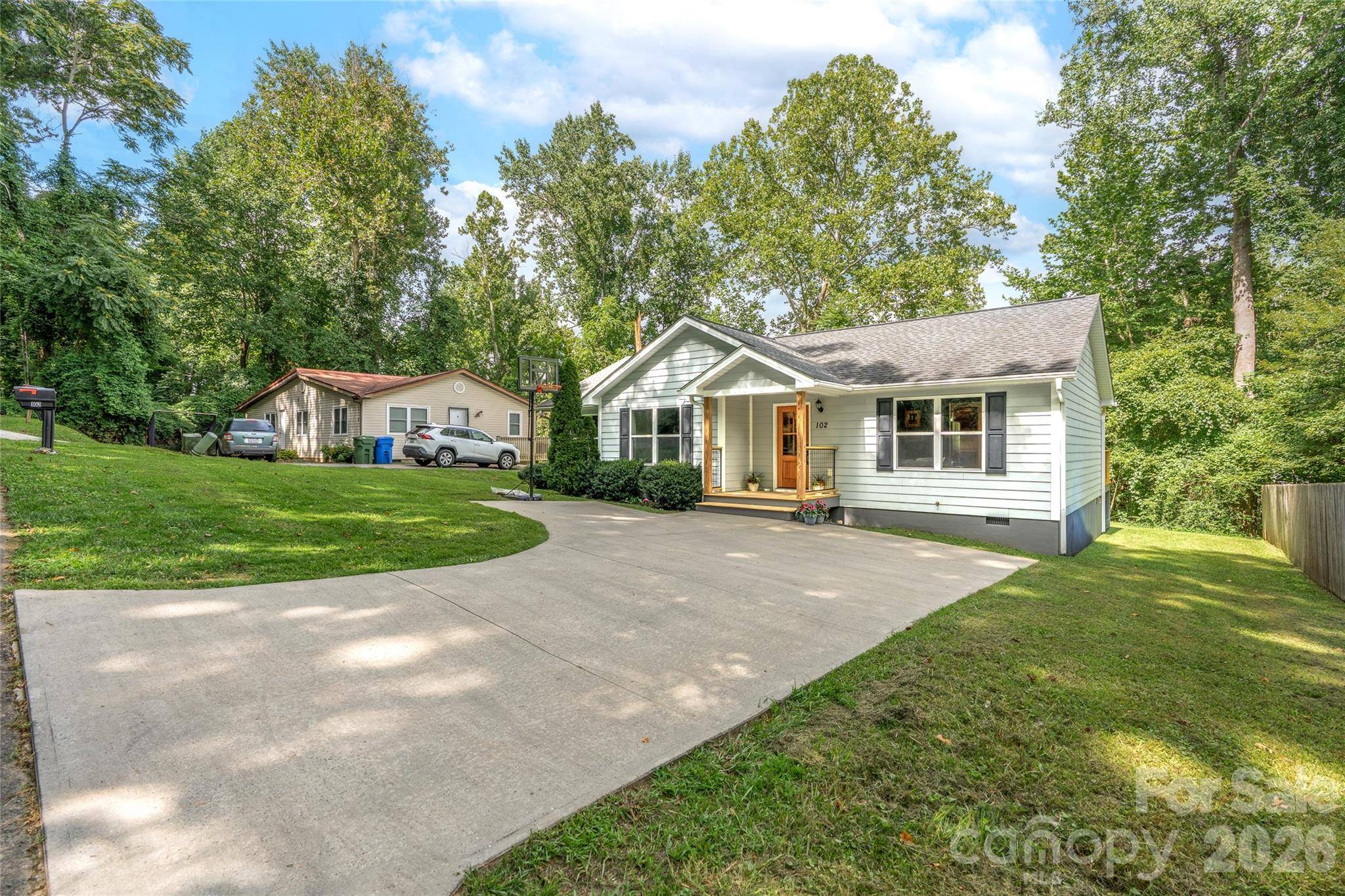 102 Iris ST, Asheville, NC 28803