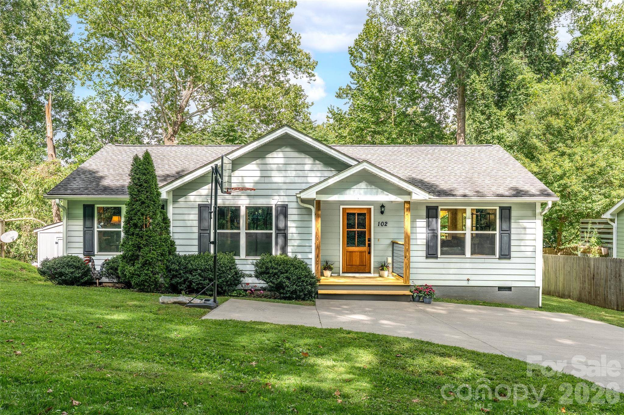 102 Iris ST, Asheville, NC 28803
