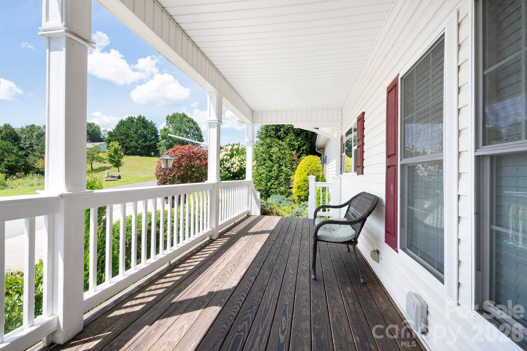 92 Bend View DR, Marshall, NC 28753