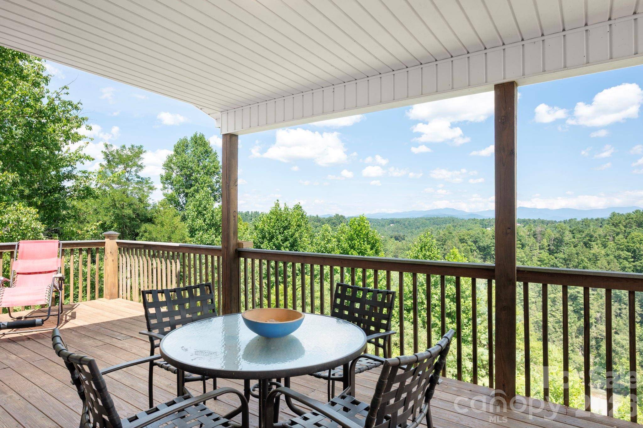92 Bend View DR, Marshall, NC 28753