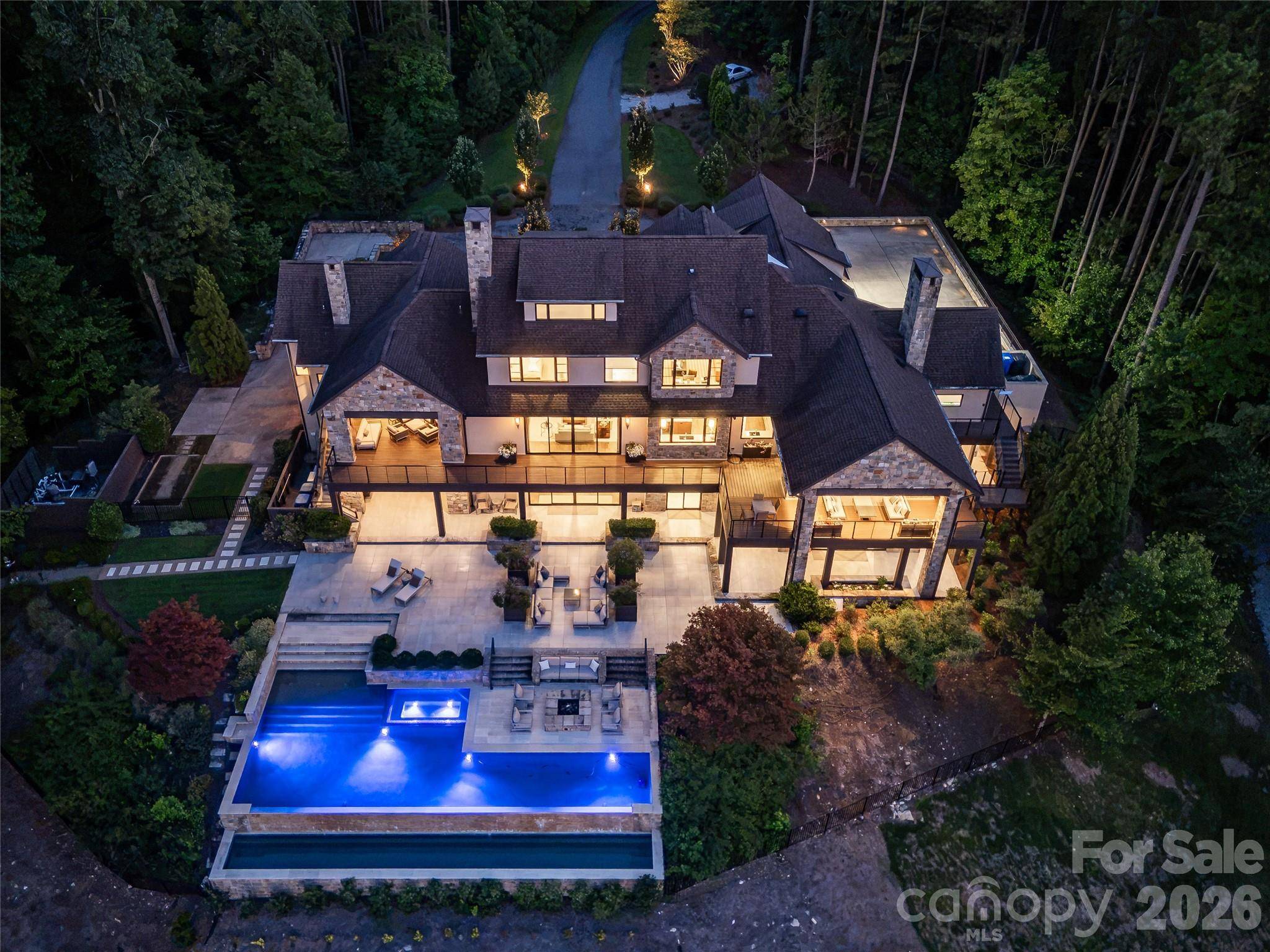 125 Quiet Waters DR, Mooresville, NC 28117