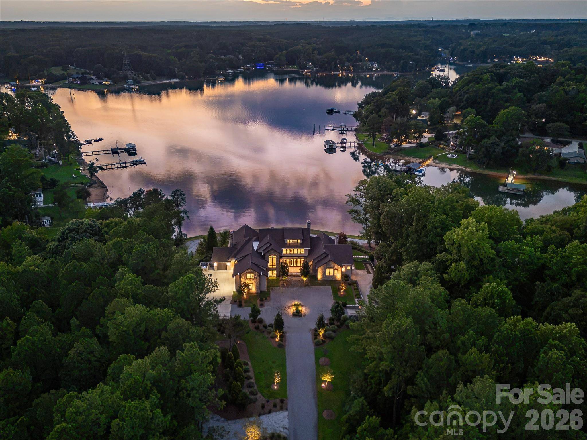 125 Quiet Waters DR, Mooresville, NC 28117