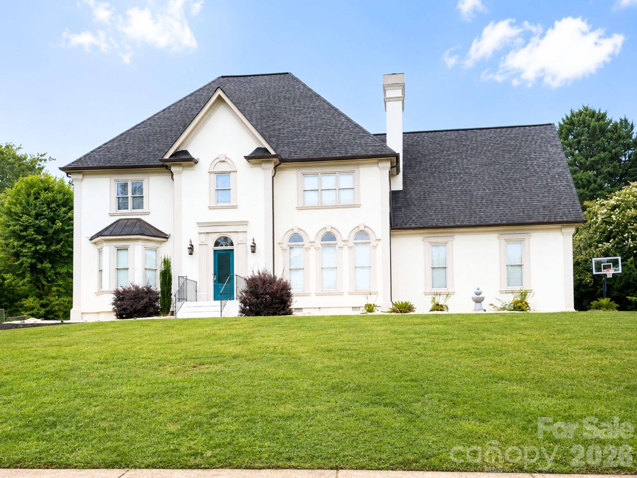 4215 3rd ST NW, Hickory, NC 28601