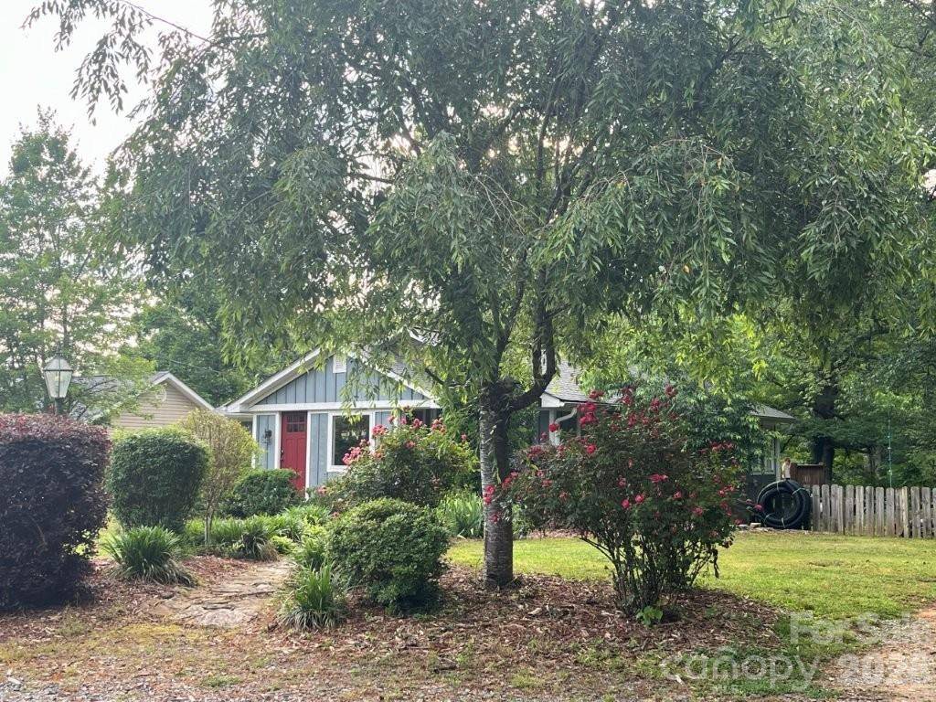 325 Ewbank RD, Etowah, NC 28729